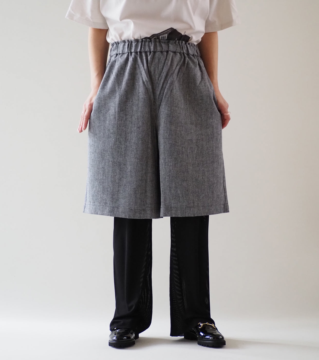 Yarmo Linen Herringbone Shorts, Black