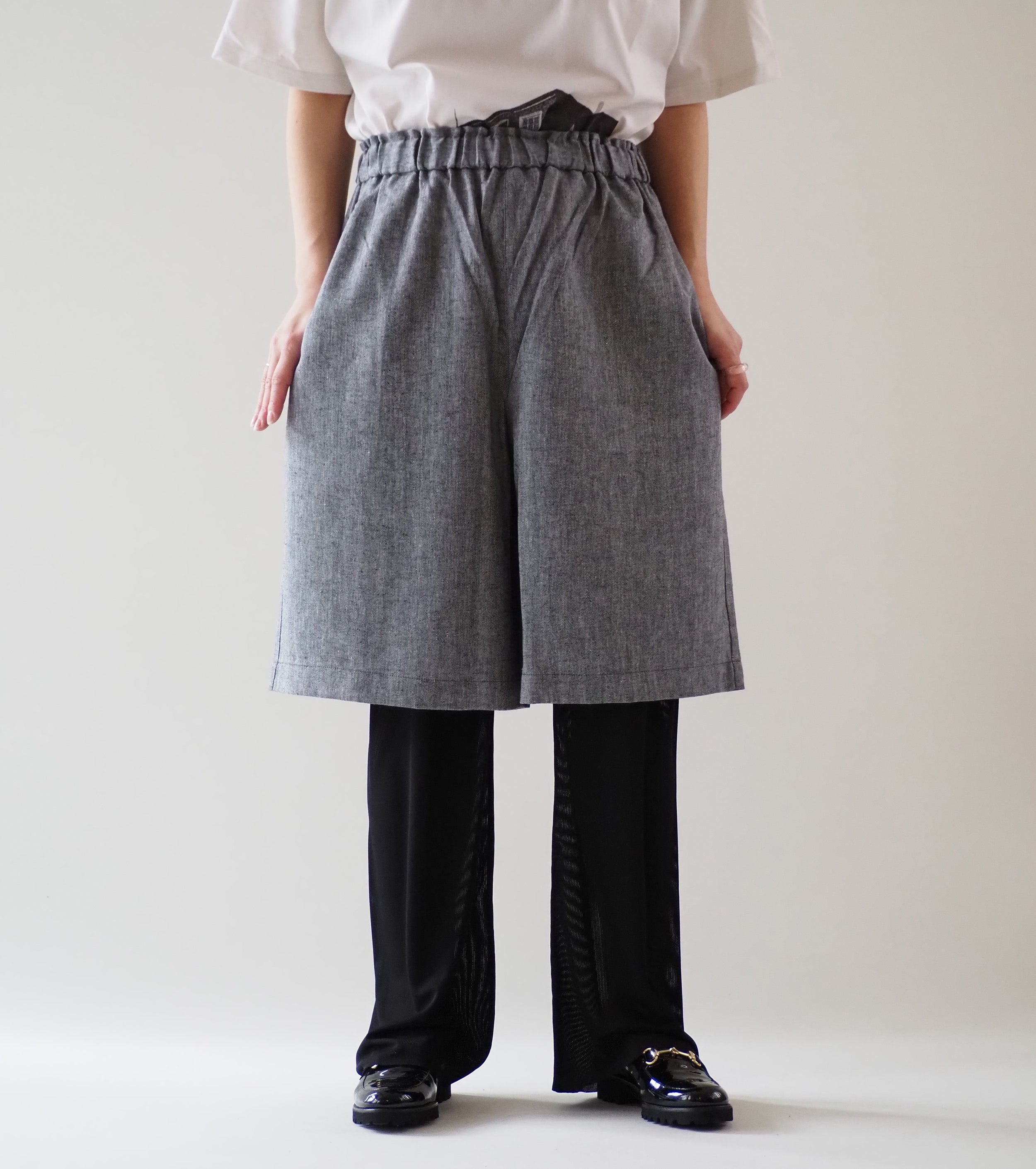 Yarmo Linen Herringbone Shorts, Black