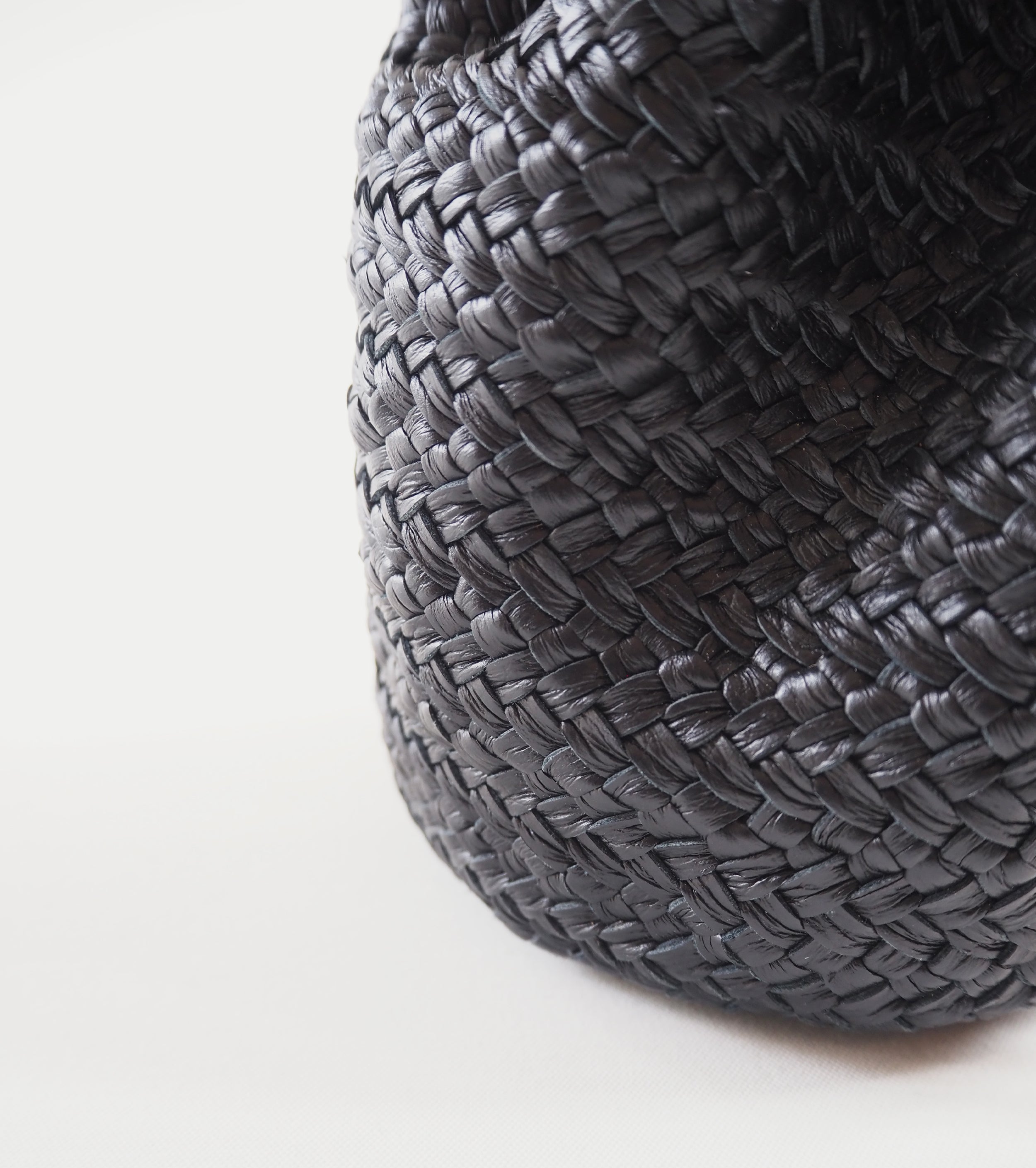 Aeta Hand Porch: Black