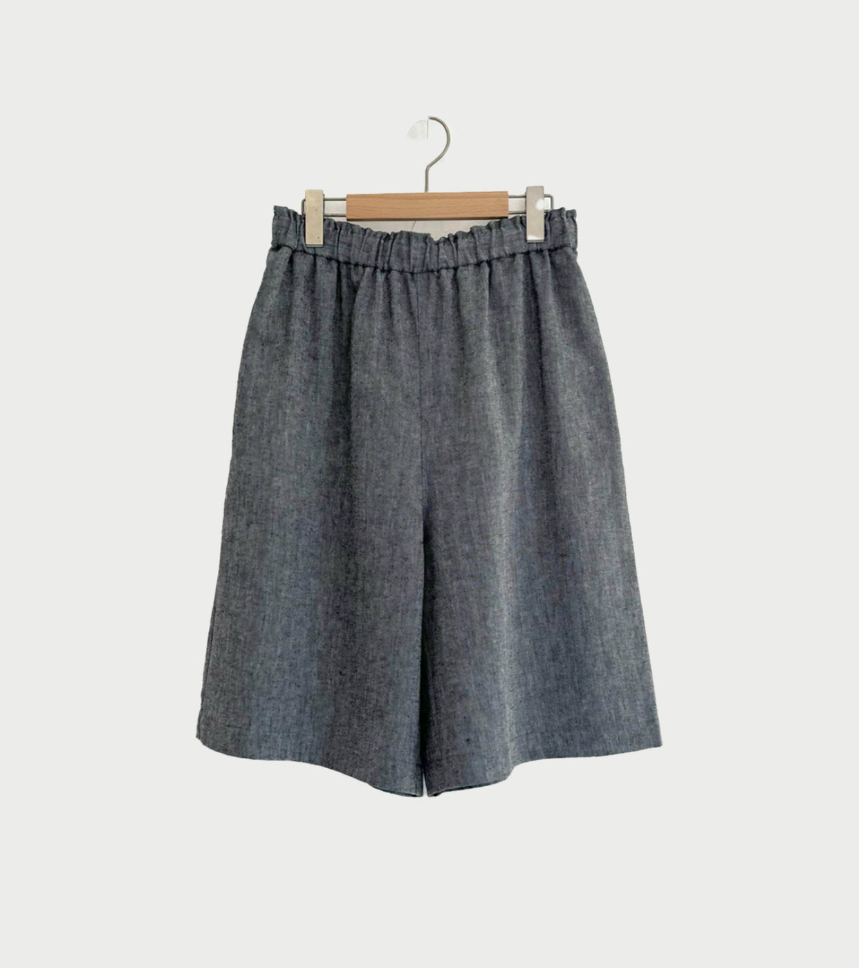 Yarmo Linen Herringbone Shorts, Black