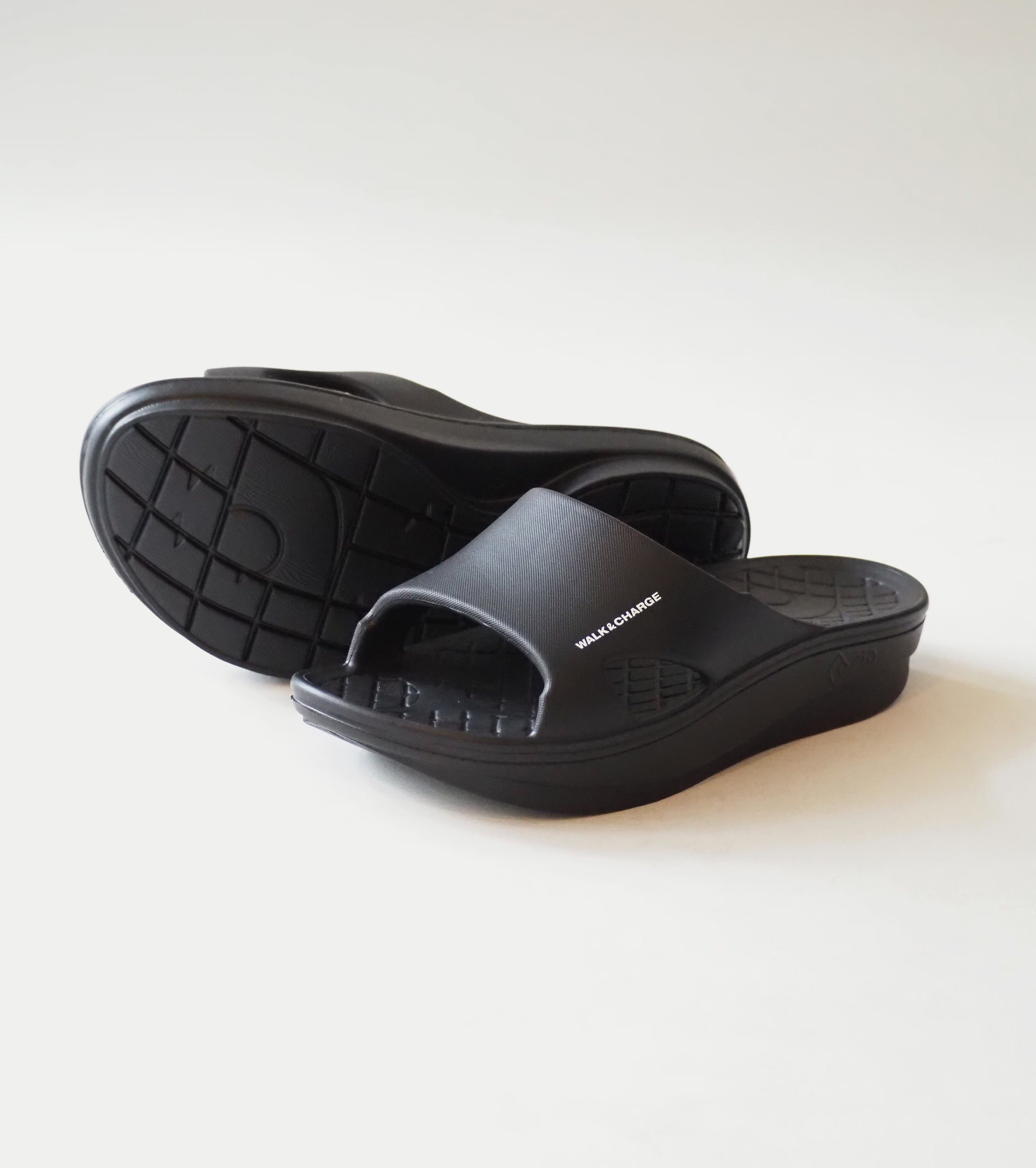 SLIDE 2.0, Black