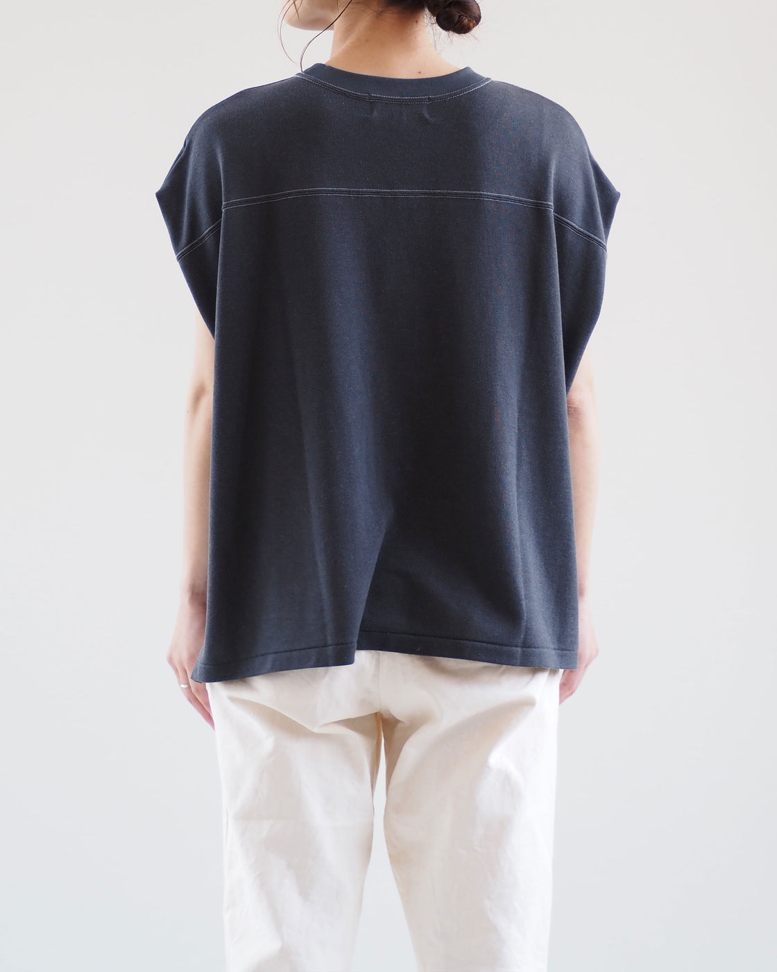 Sleeveless Short Football Tee, Sumikuro