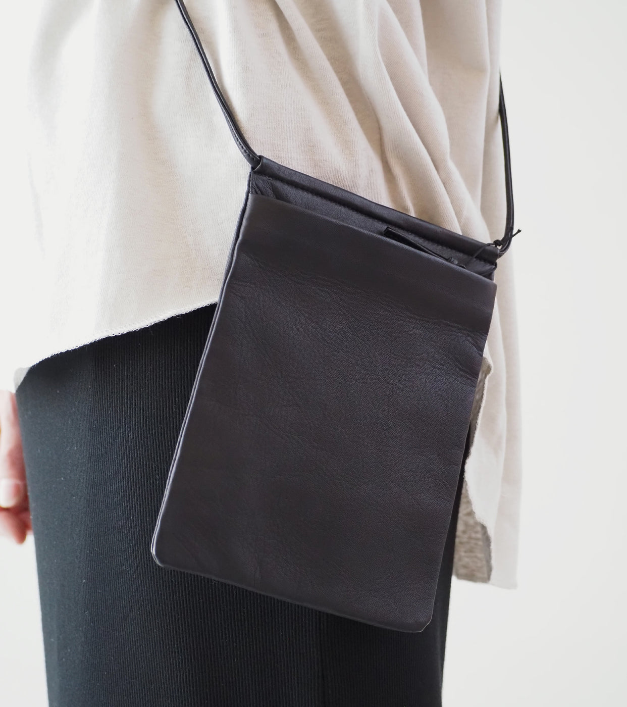 Aeta DOUBLE FACED THIN SHOULDER MINI, Black