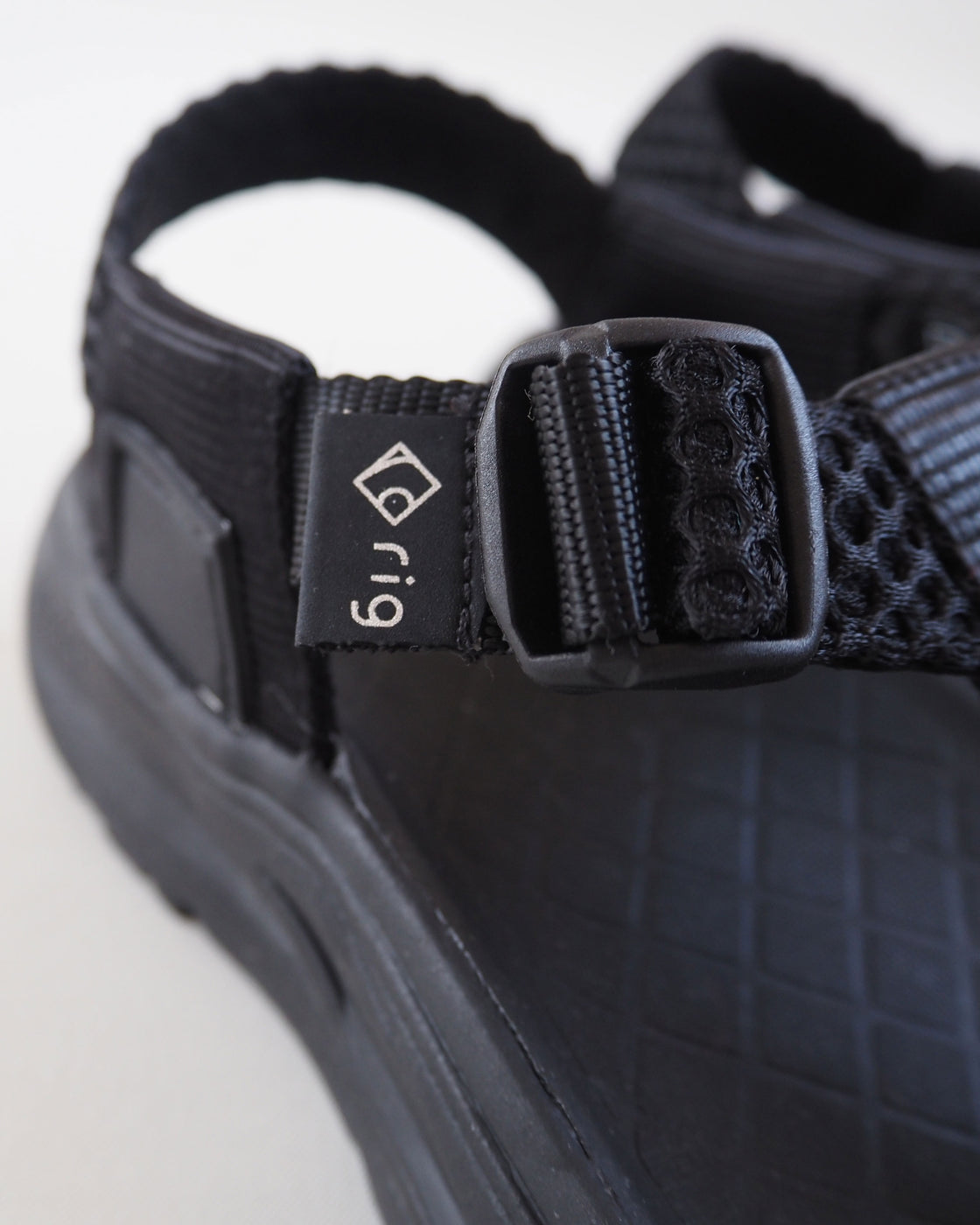 mguu,Black