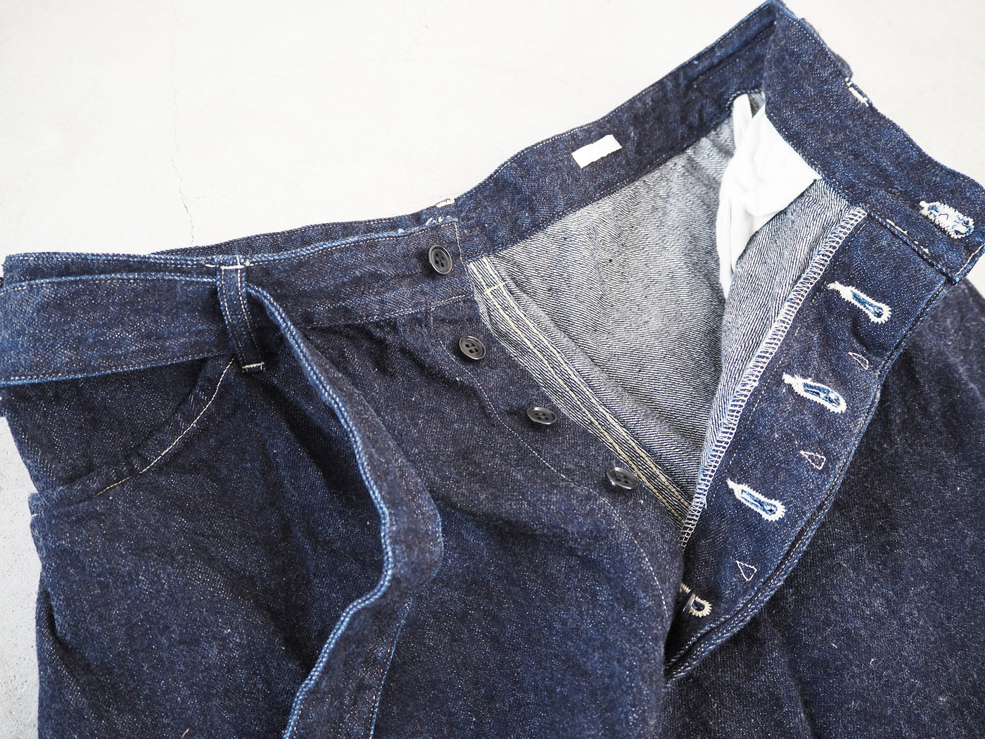 COMOLI Denim Belted Pants, Navy