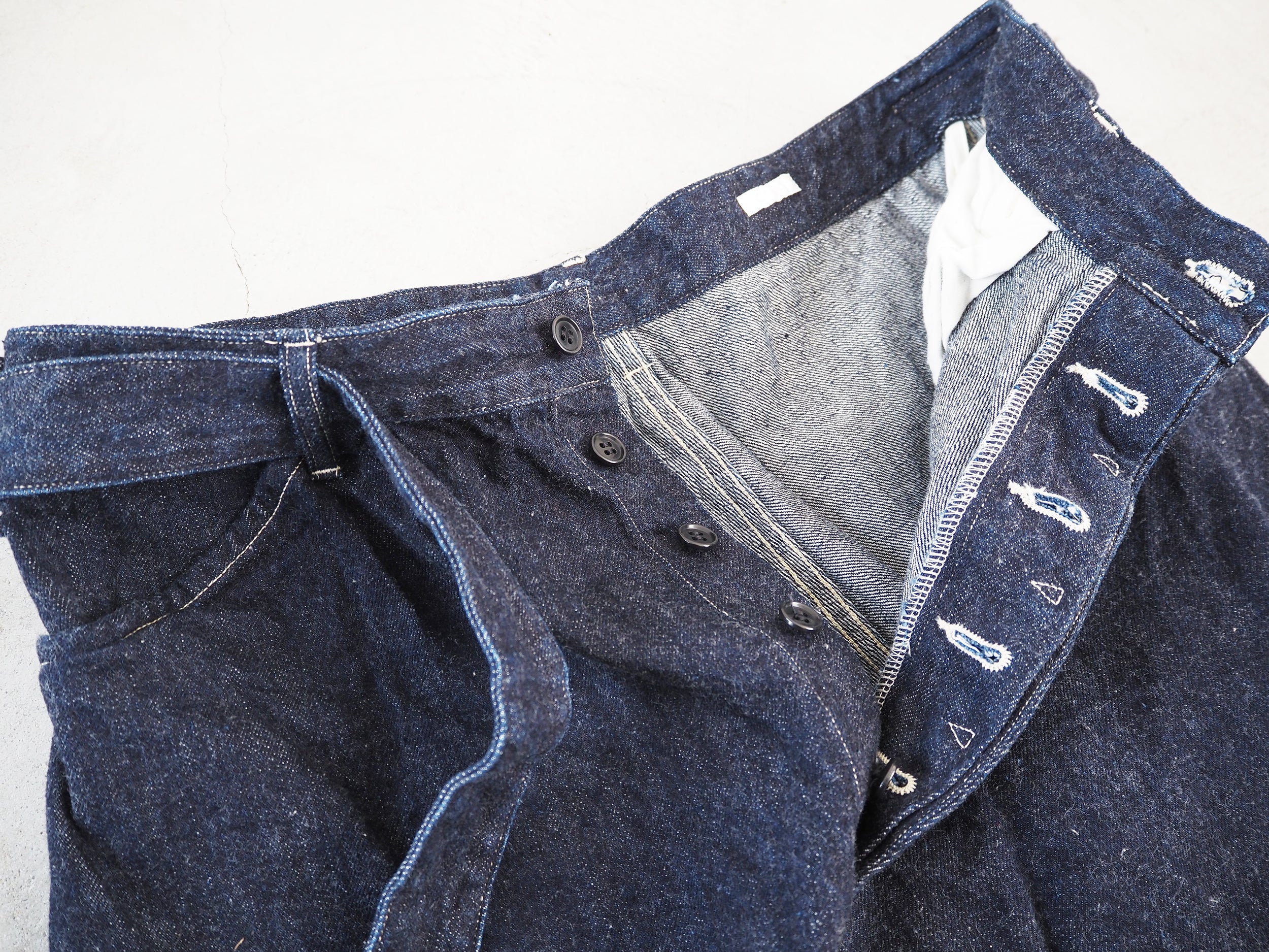 COMOLI Denim Belted Pants, Navy