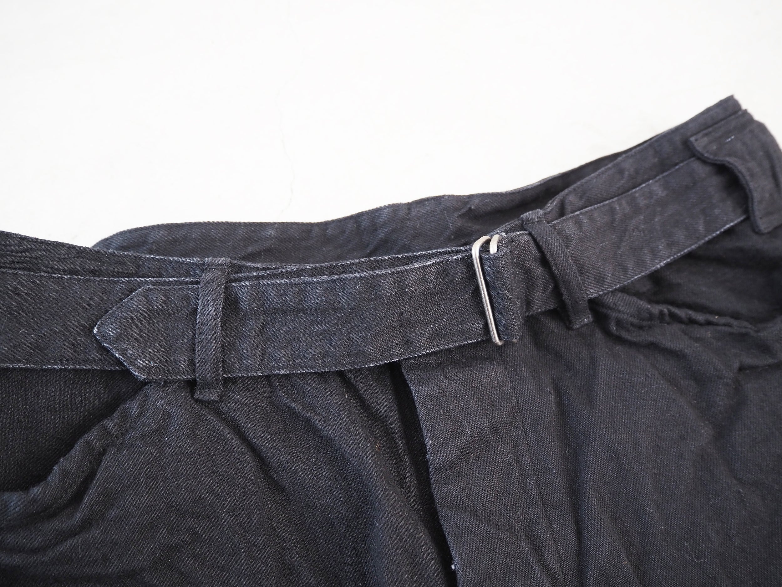COMOLI Denim Belted Pants, Black