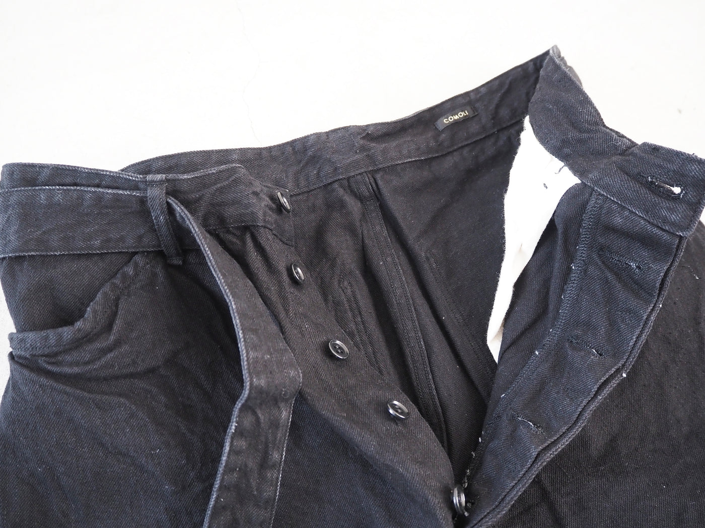 COMOLI Denim Belted Pants, Black