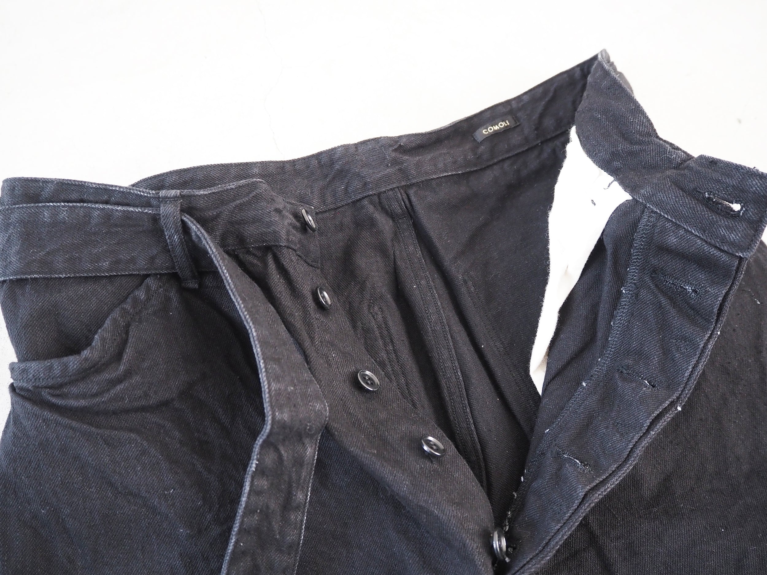 COMOLI Denim Belted Pants, Black