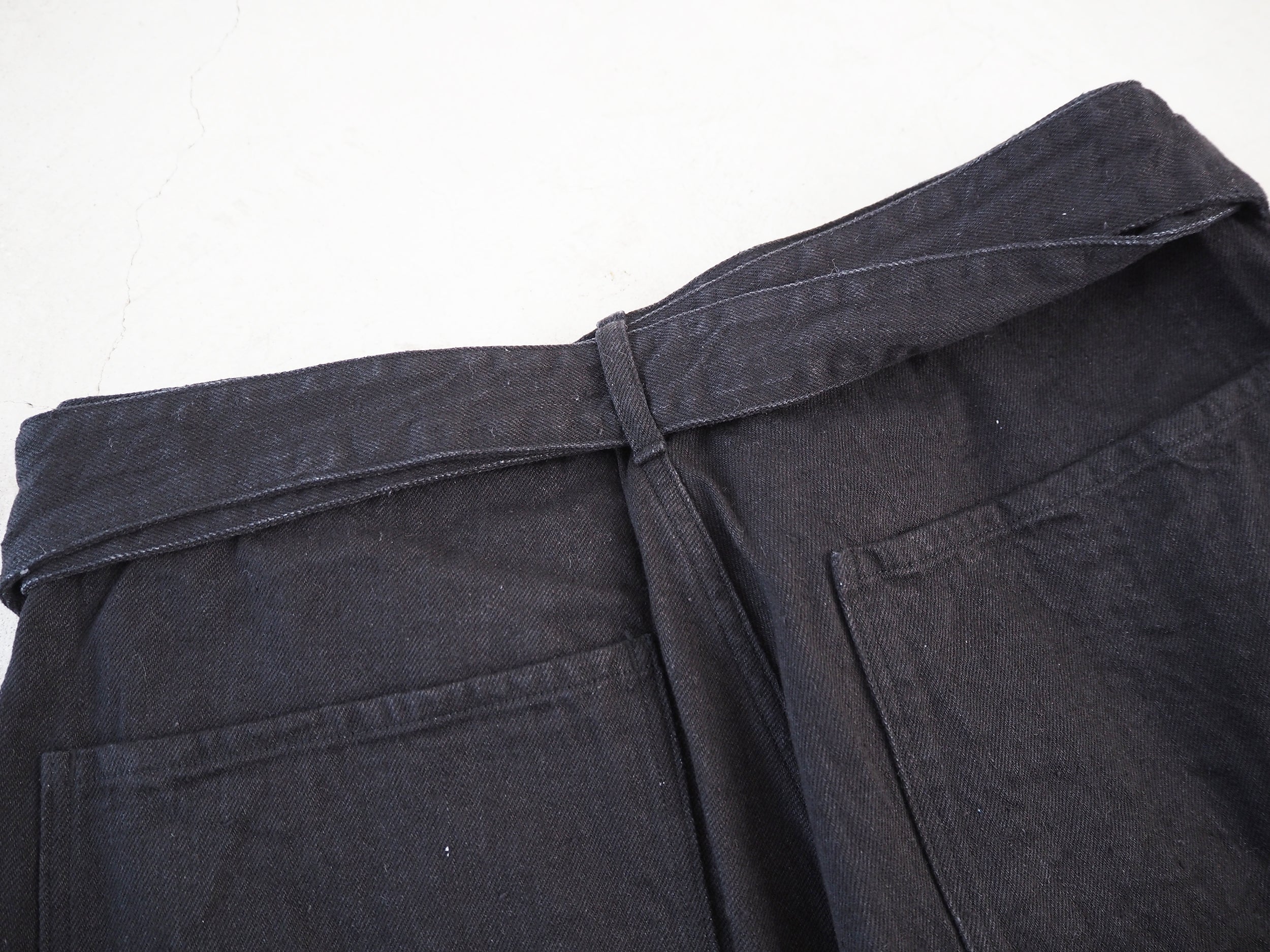 COMOLI Denim Belted Pants, Black