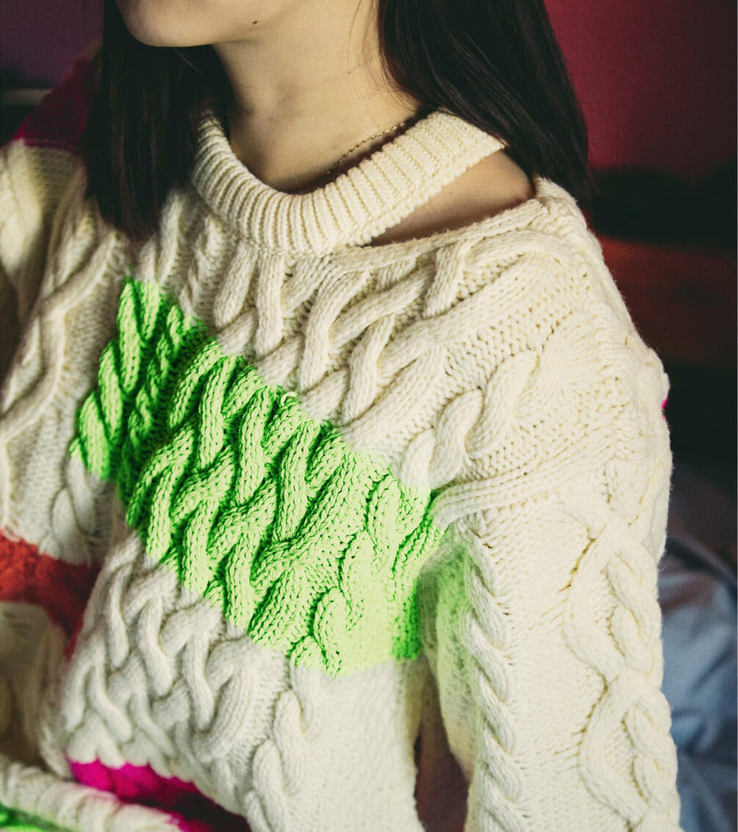 A MENDA Classic Cable With Neon Color Sweater , Off White