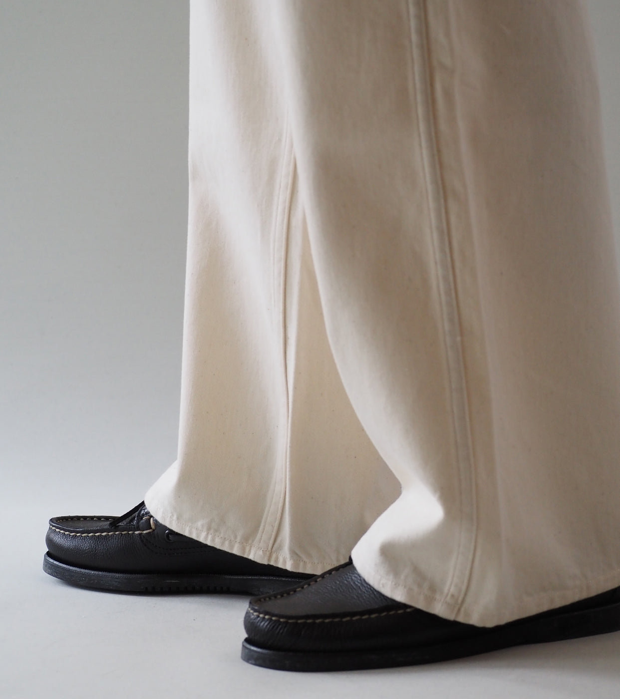 Bauth BAUTH サテン ペインター パンツ , Ecru – Navyblue