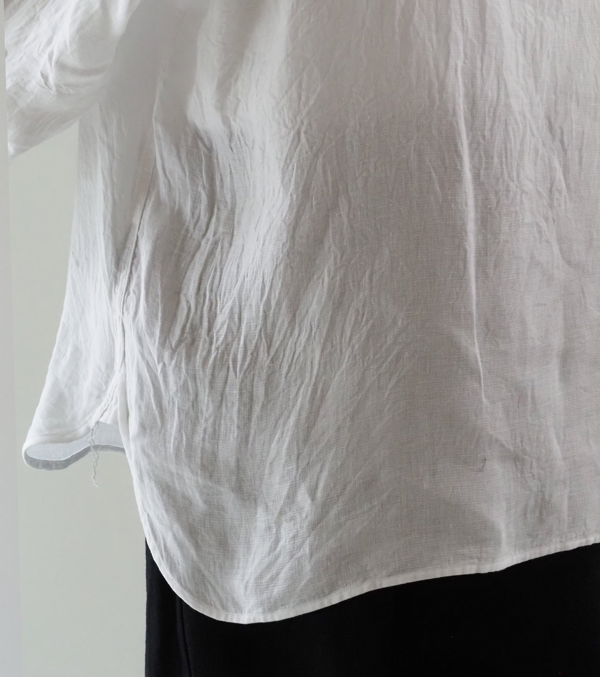 COMOLI Linen Double Cross Pullover Shirt, White