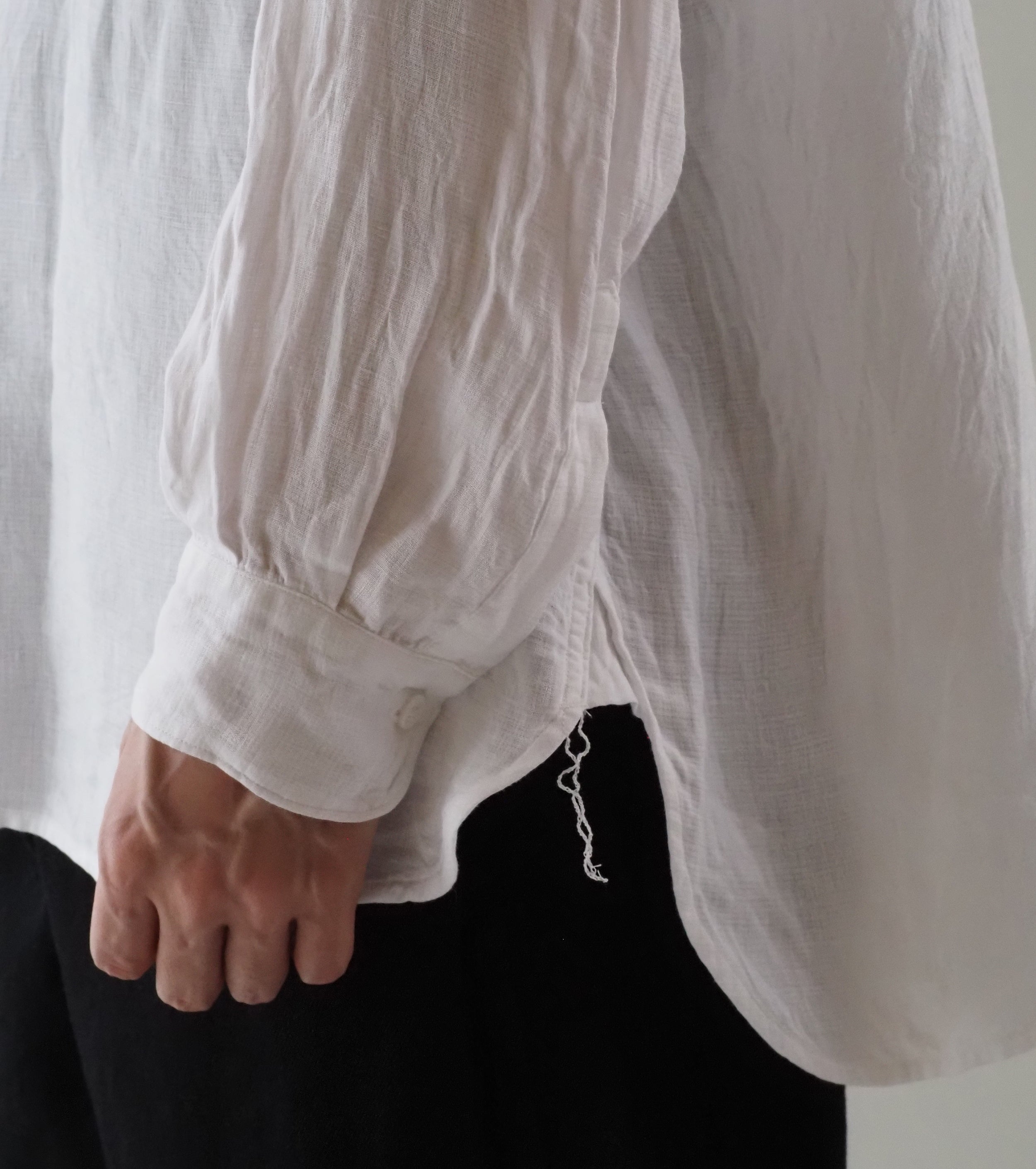 COMOLI Linen Double Cross Pullover Shirt, White