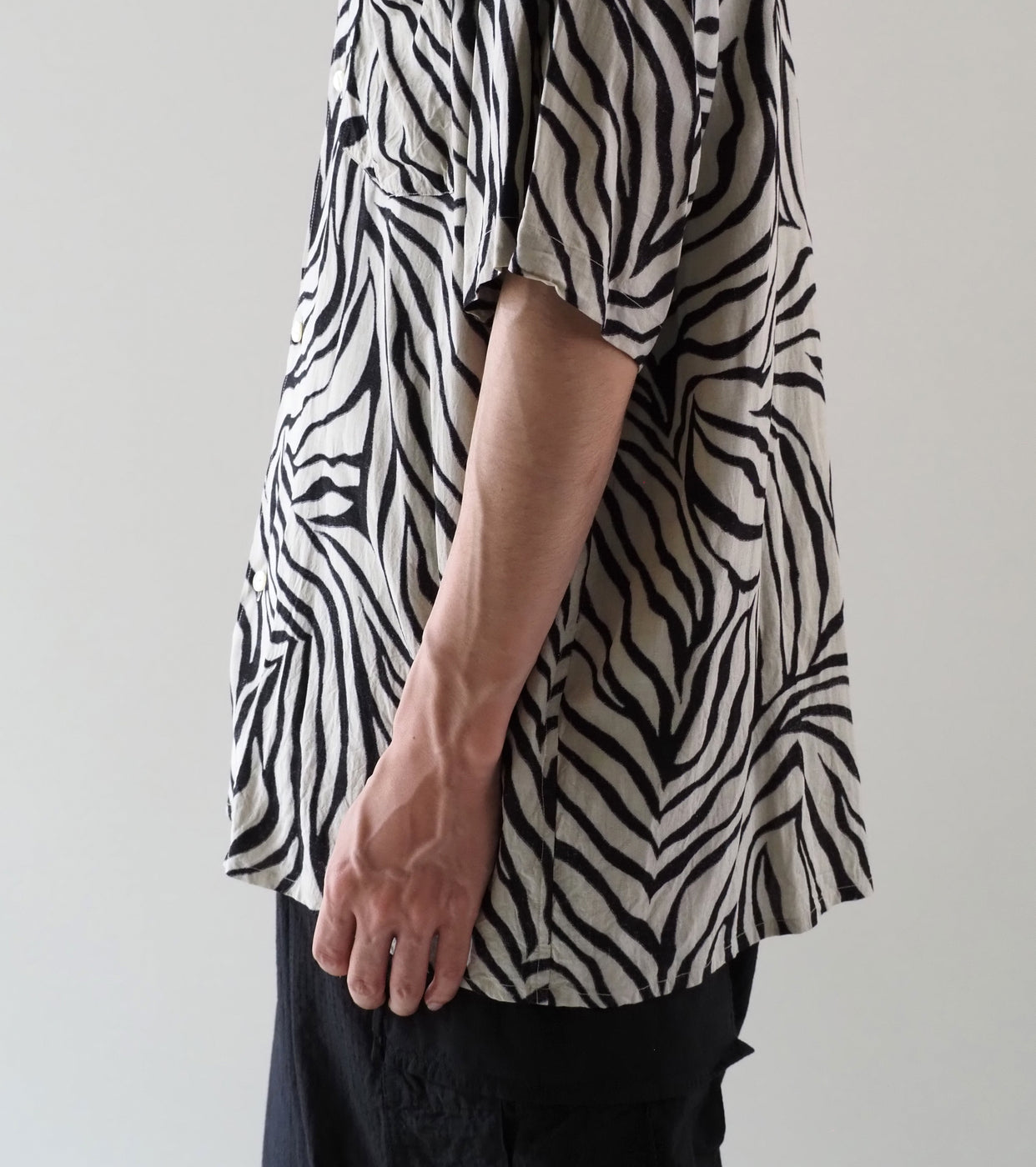 COMOLI ZEBRA Short Sleeve Open Collar Shirt, Zebra