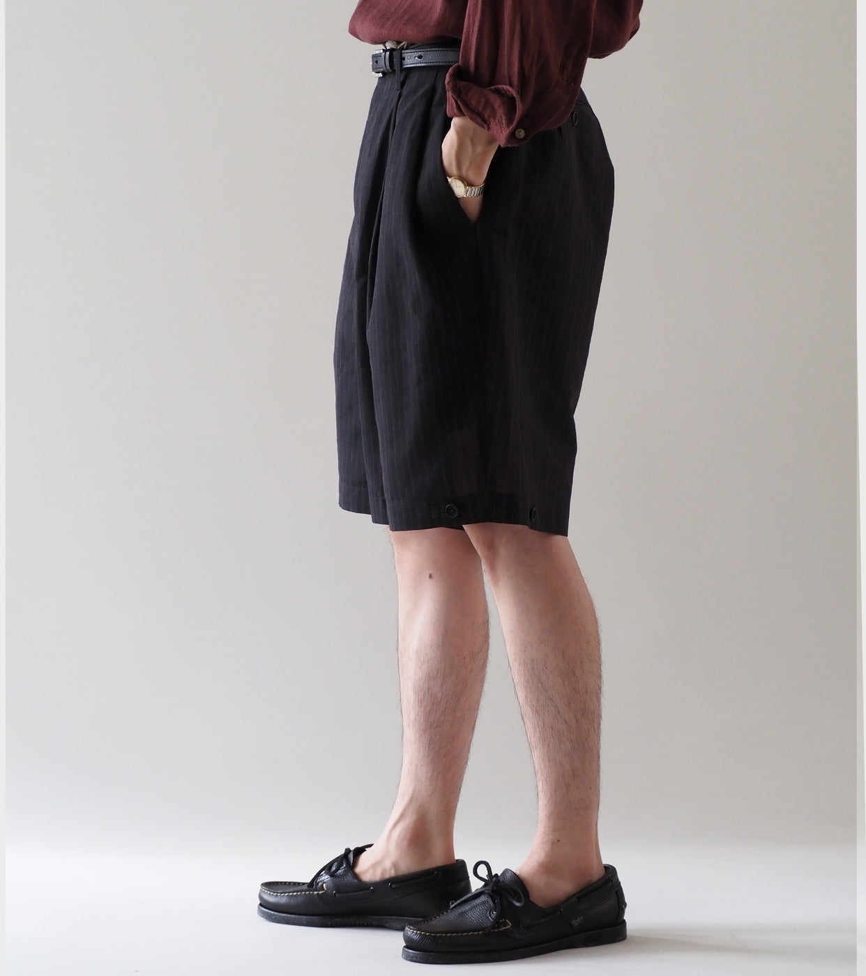 MAATEE＆SONS  ショート トラウザー 強撚R,LI,PE , Charcoal Stripe