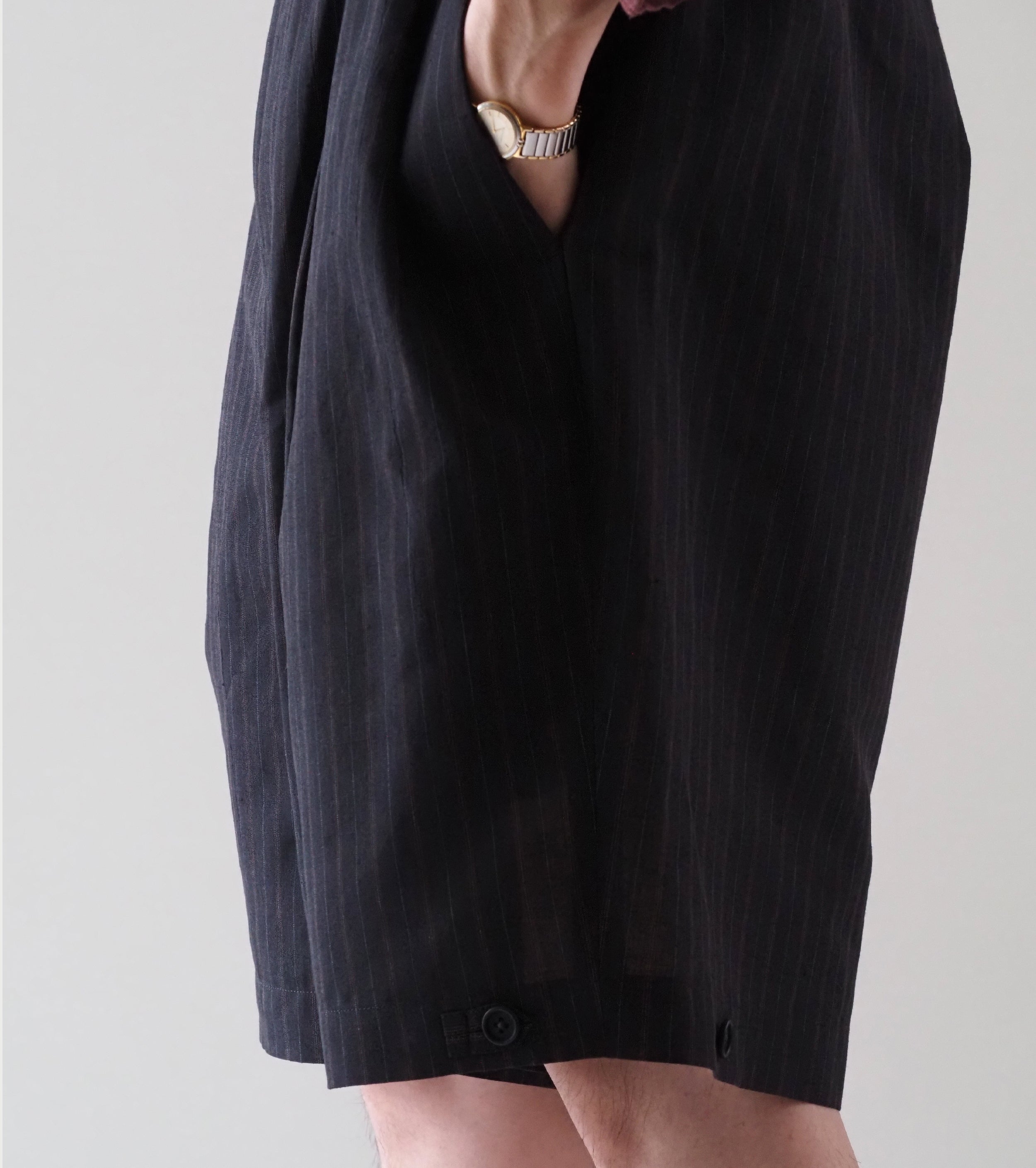 MAATEE＆SONS  ショート トラウザー 強撚R,LI,PE , Charcoal Stripe