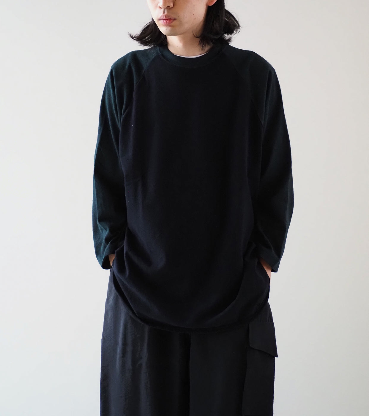 blurhms Cotton Silk Nep Baseball Raglan Tee Shirt, Black Navy Body × Dark Green