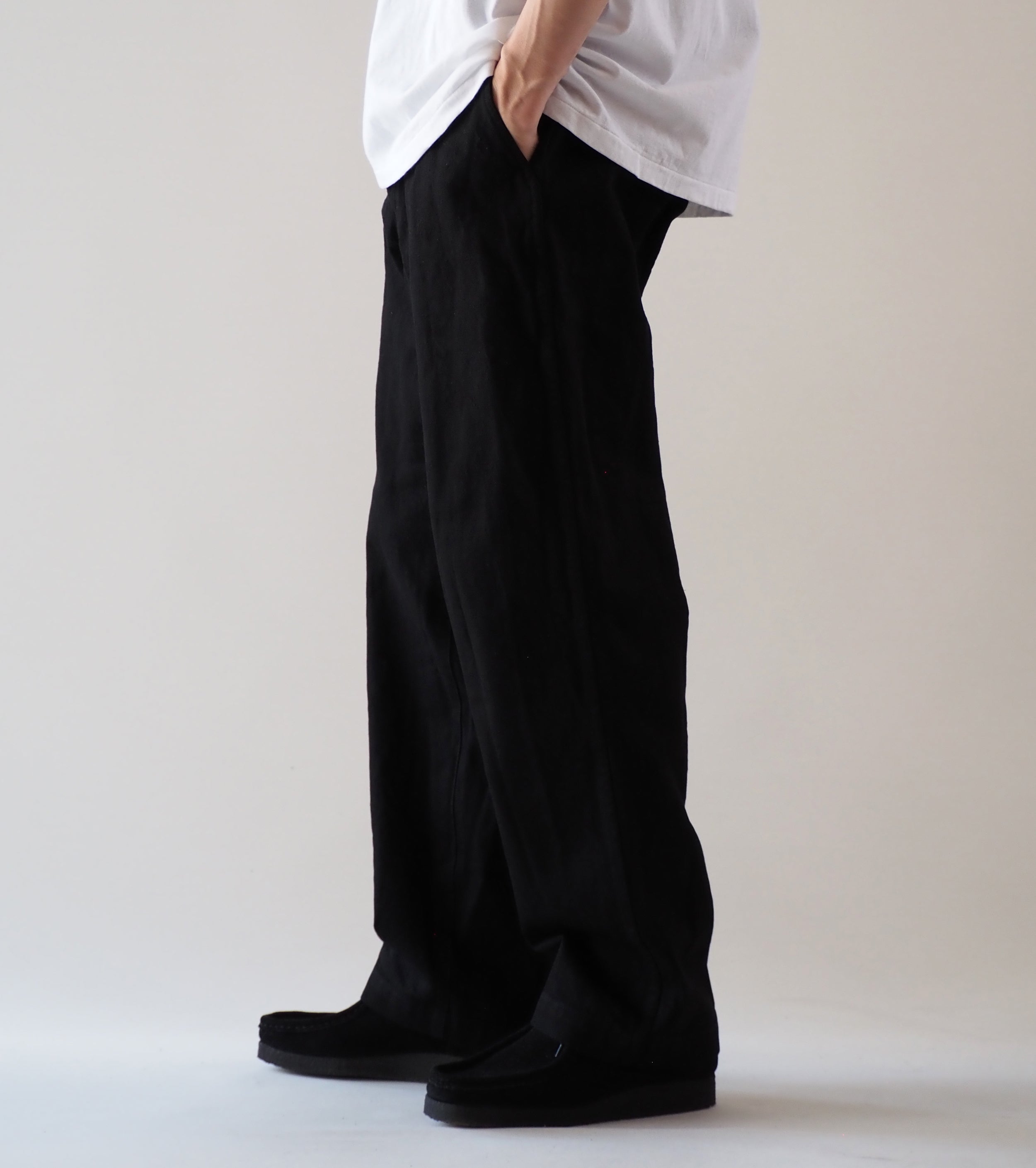 COMOLI ブラック デニム オーバー パンツ, Black