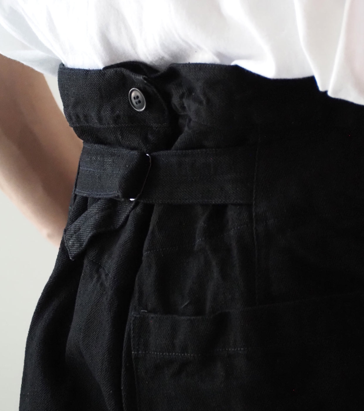 COMOLI ブラック デニム オーバー パンツ, Black