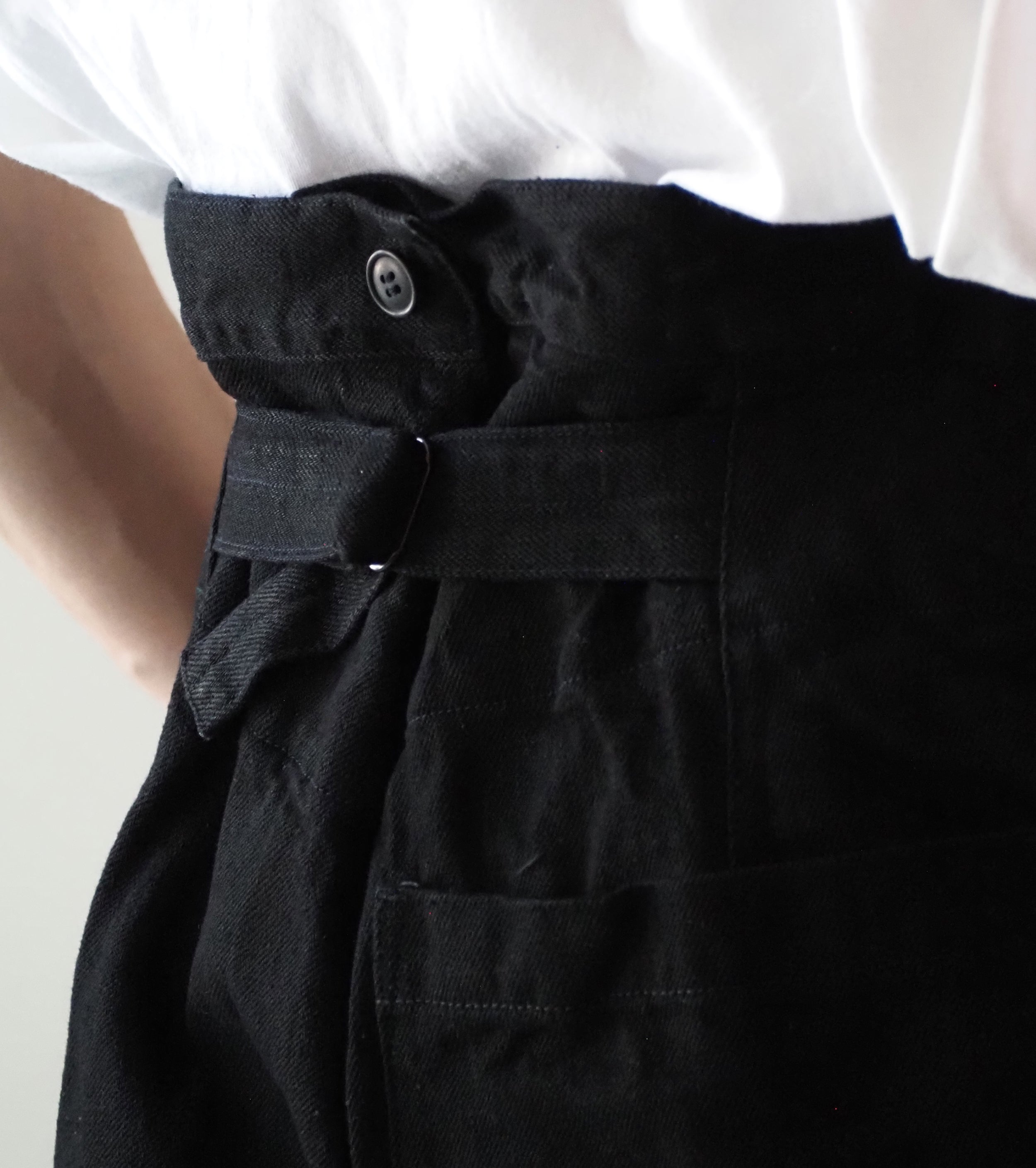 COMOLI ブラック デニム オーバー パンツ, Black