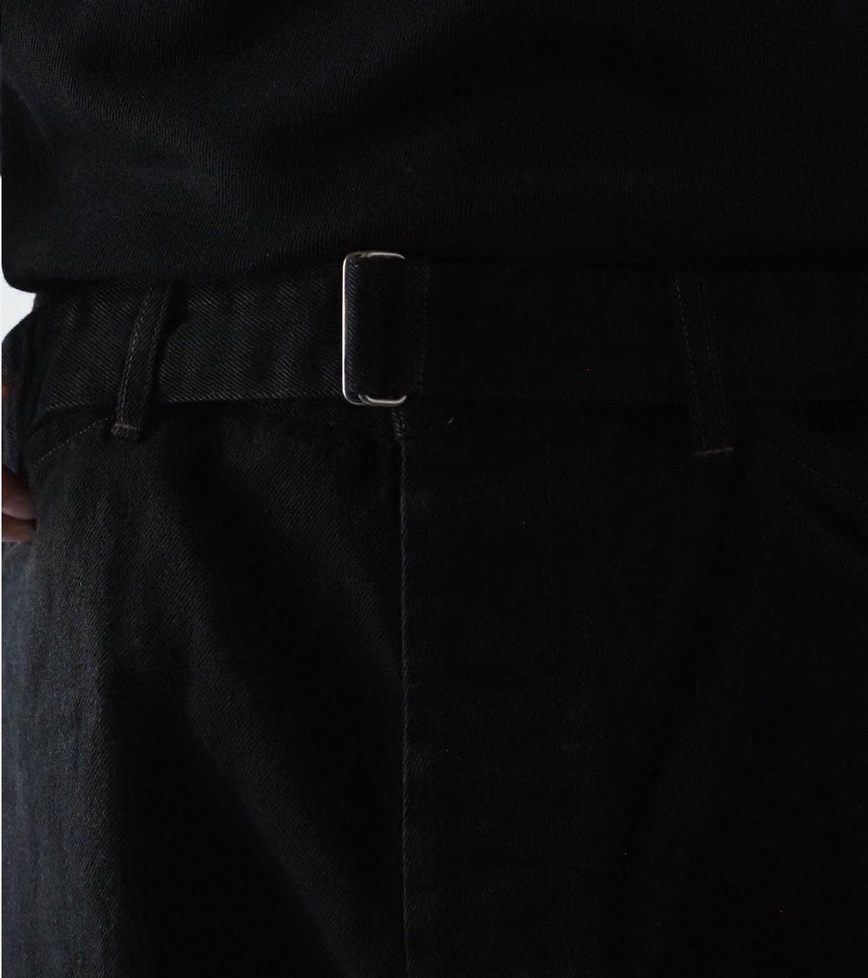 COMOLI ブラック デニム ベルテッド パンツ, Black