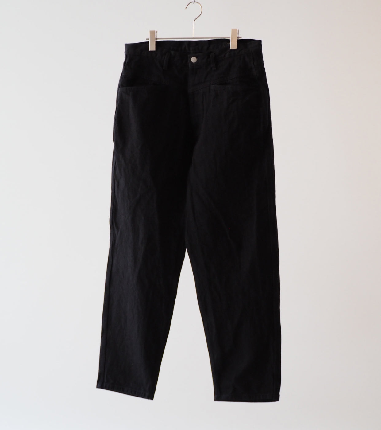 COMOLI ブラック デニム テーパード パンツ, Black
