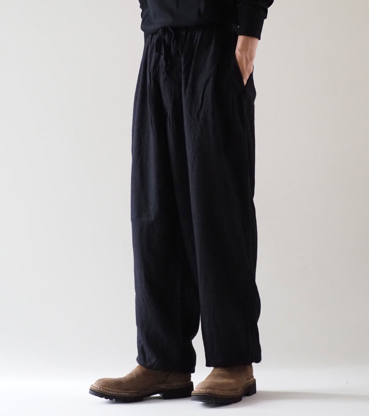 COMOLI カシミヤ シルク 製品染 ドローストリングパンツ, Navy