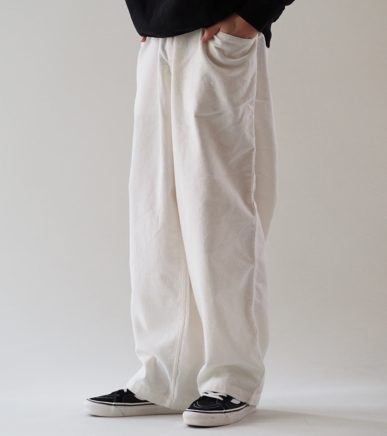 COMOLI コーデュロイ  ドローストリング パンツ , White