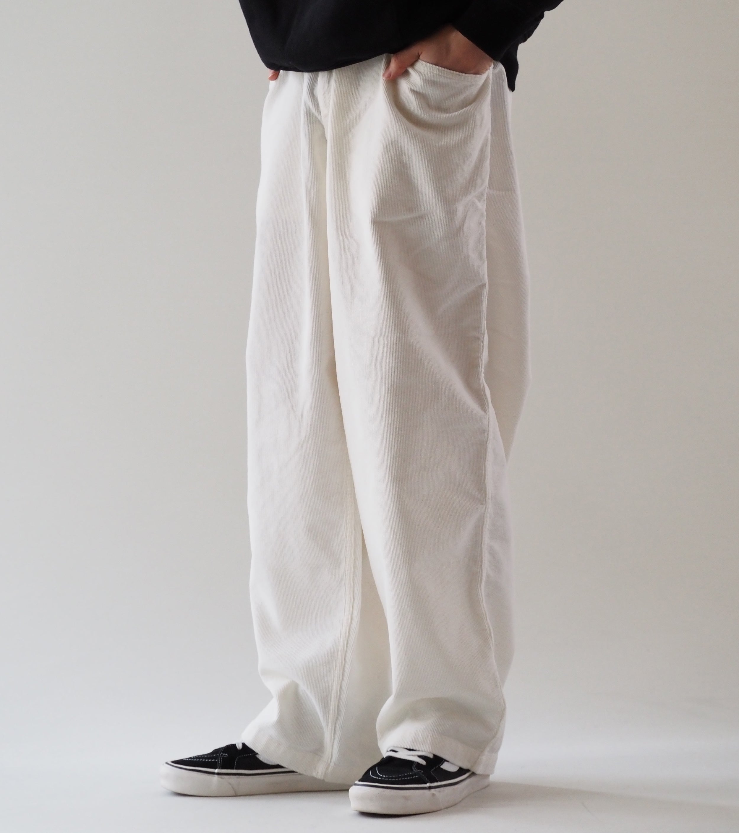 COMOLI コーデュロイ  ドローストリング パンツ , White