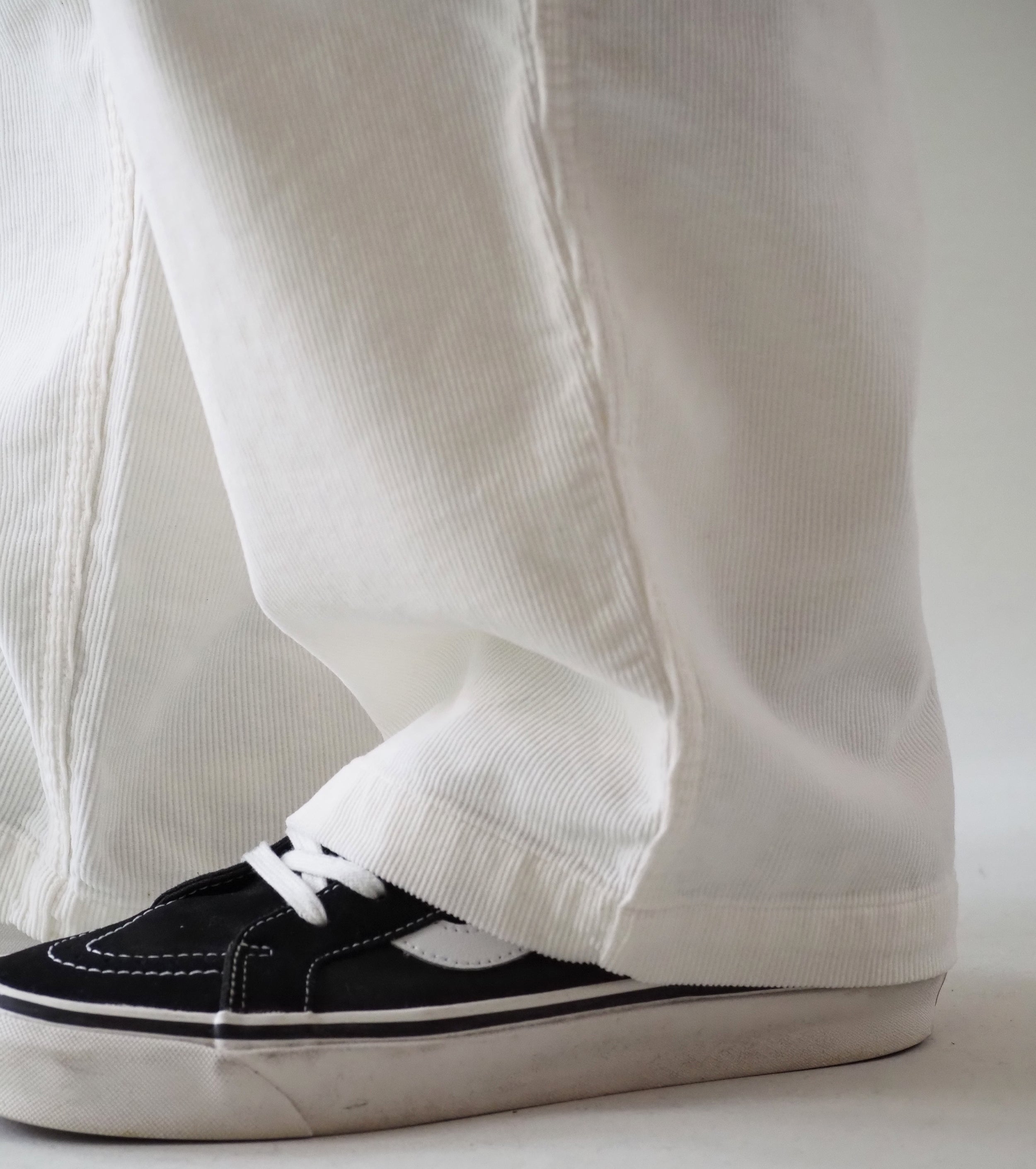 COMOLI コーデュロイ  ドローストリング パンツ , White