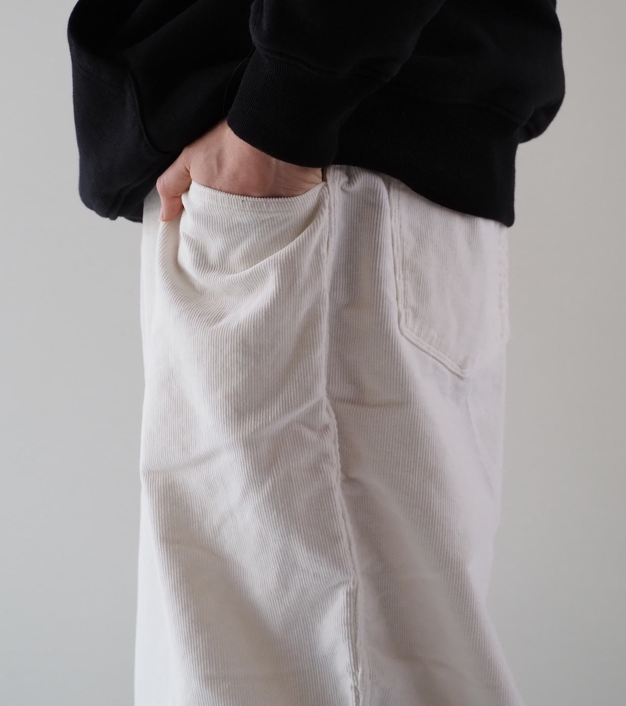 COMOLI コーデュロイ  ドローストリング パンツ , White