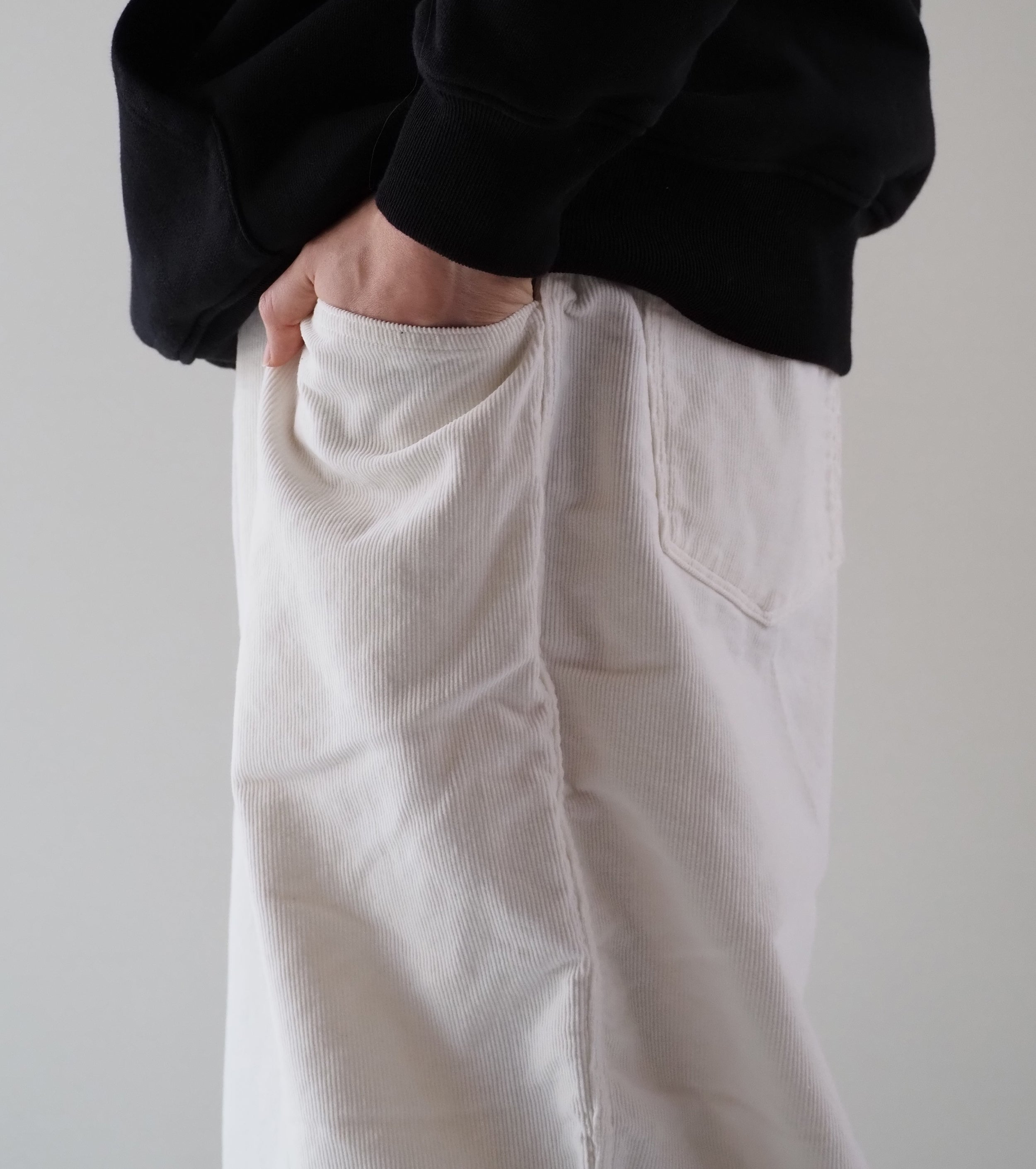 COMOLI コーデュロイ  ドローストリング パンツ , White