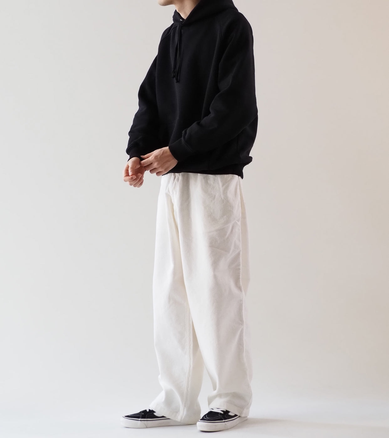 COMOLI コーデュロイ  ドローストリング パンツ , White