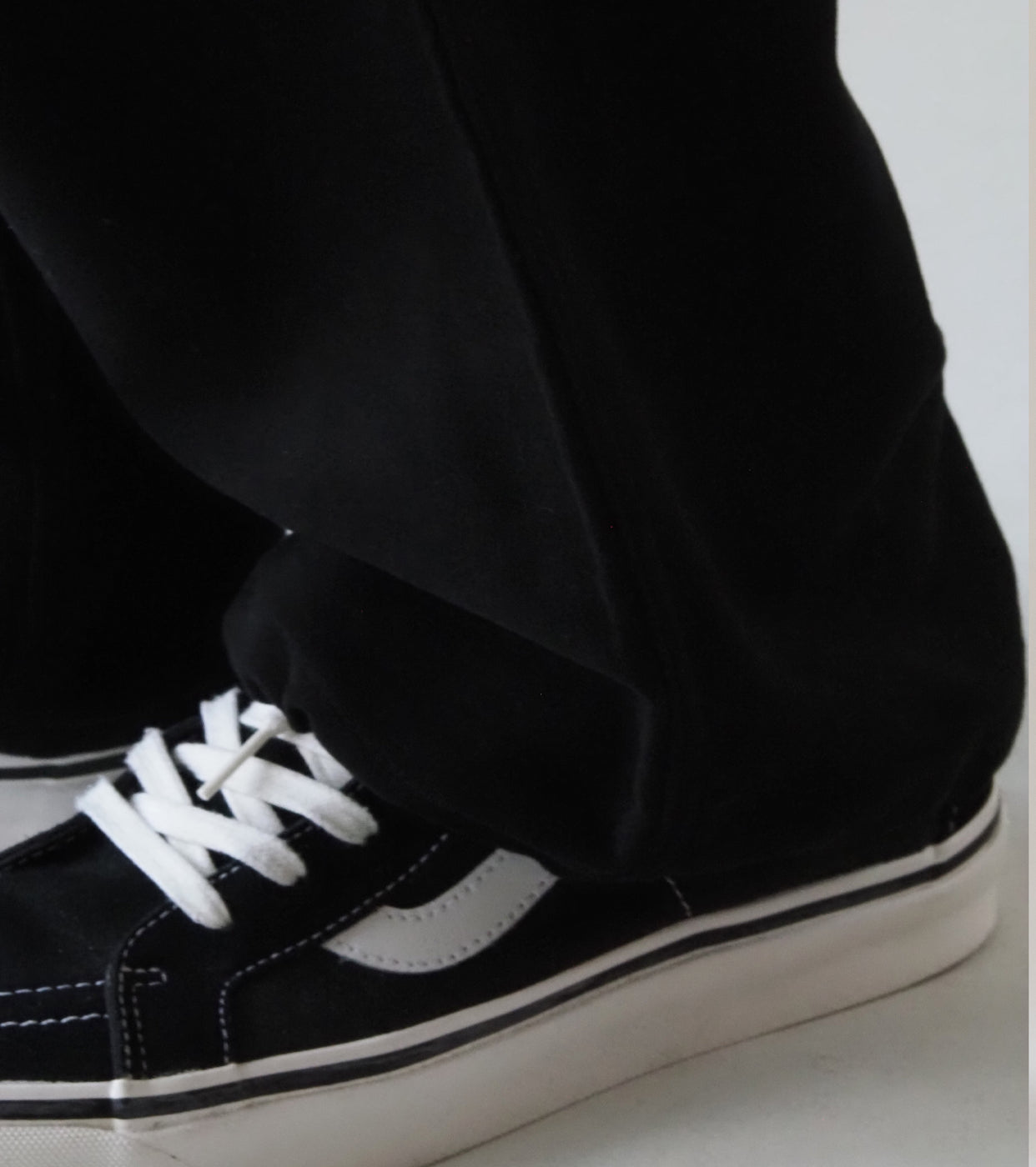 COMOLI  Moleskin Knee Tuck Pants, Black