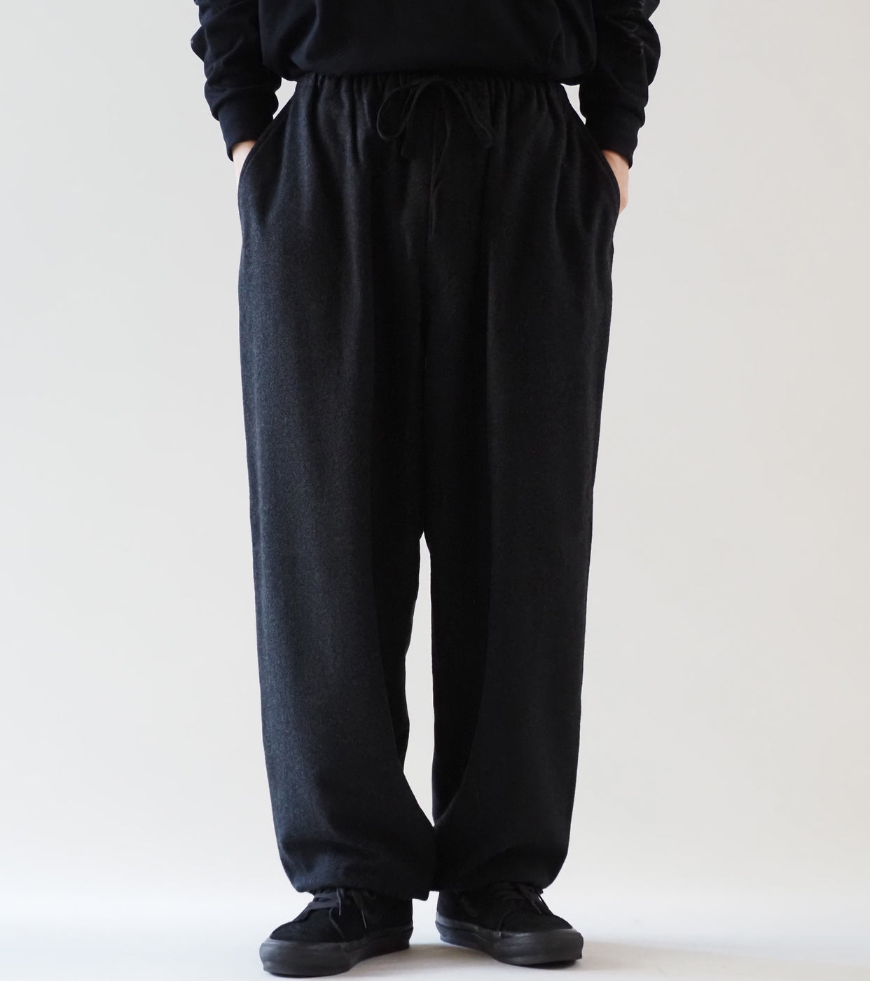 COMOLI カシミヤ ドローストリング パンツ, Charcoal