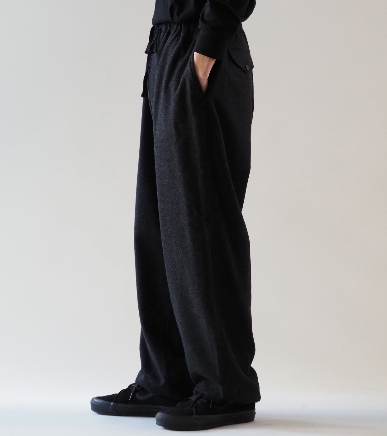 COMOLI カシミヤ ドローストリング パンツ, Charcoal