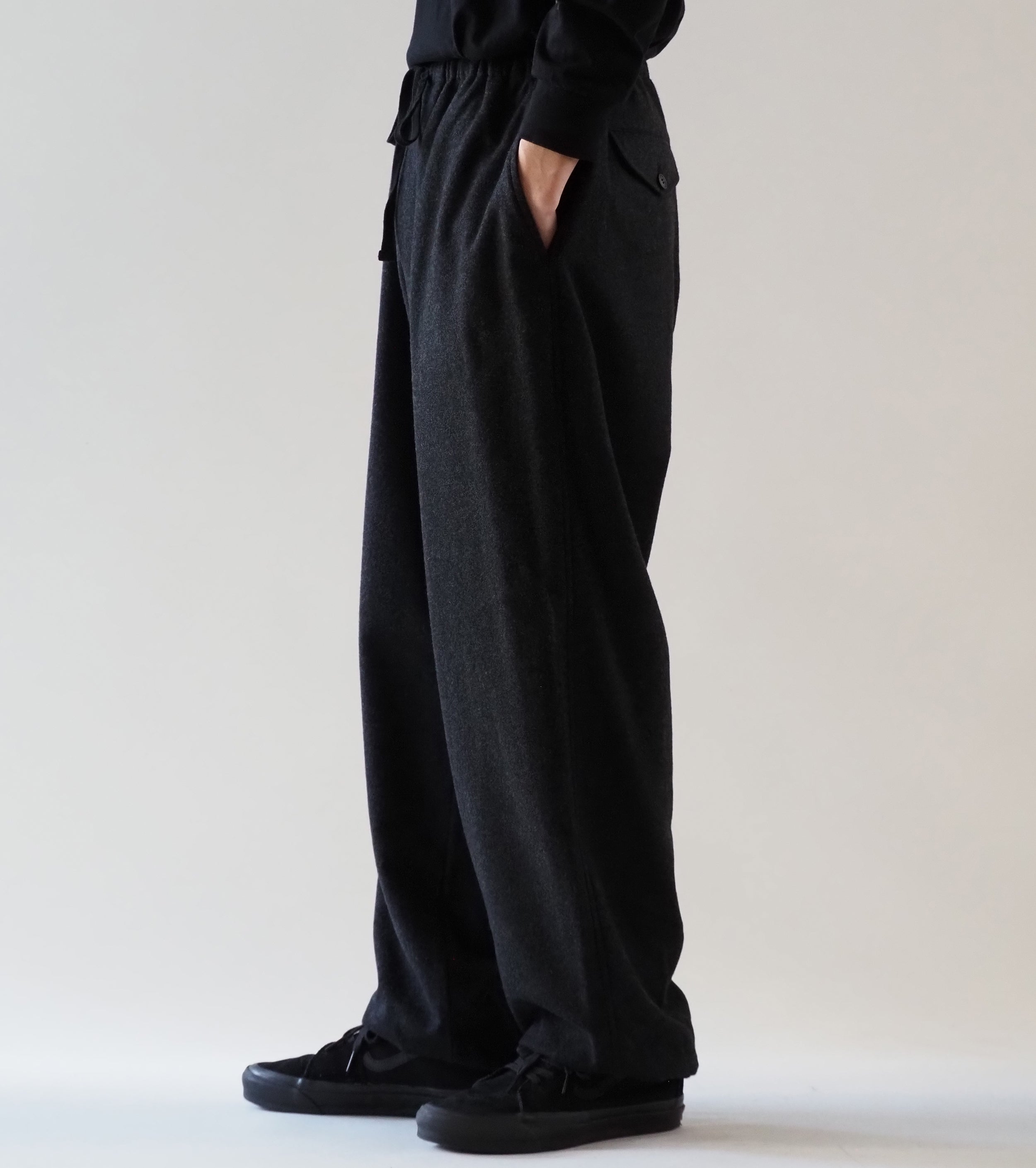 COMOLI カシミヤ ドローストリング パンツ, Charcoal