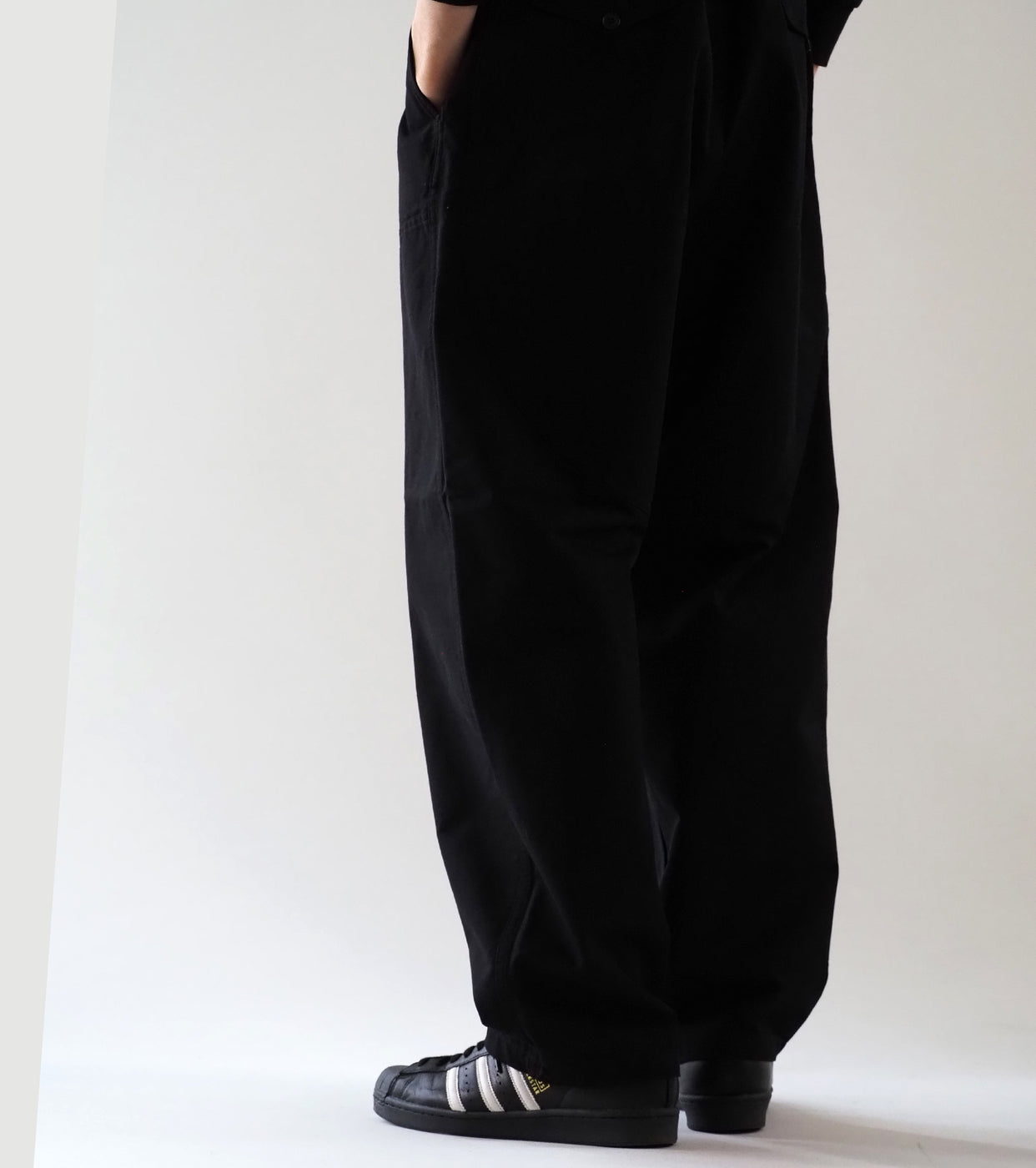 COMOLI ポストワーク ツイル ハンティング パンツ , Black