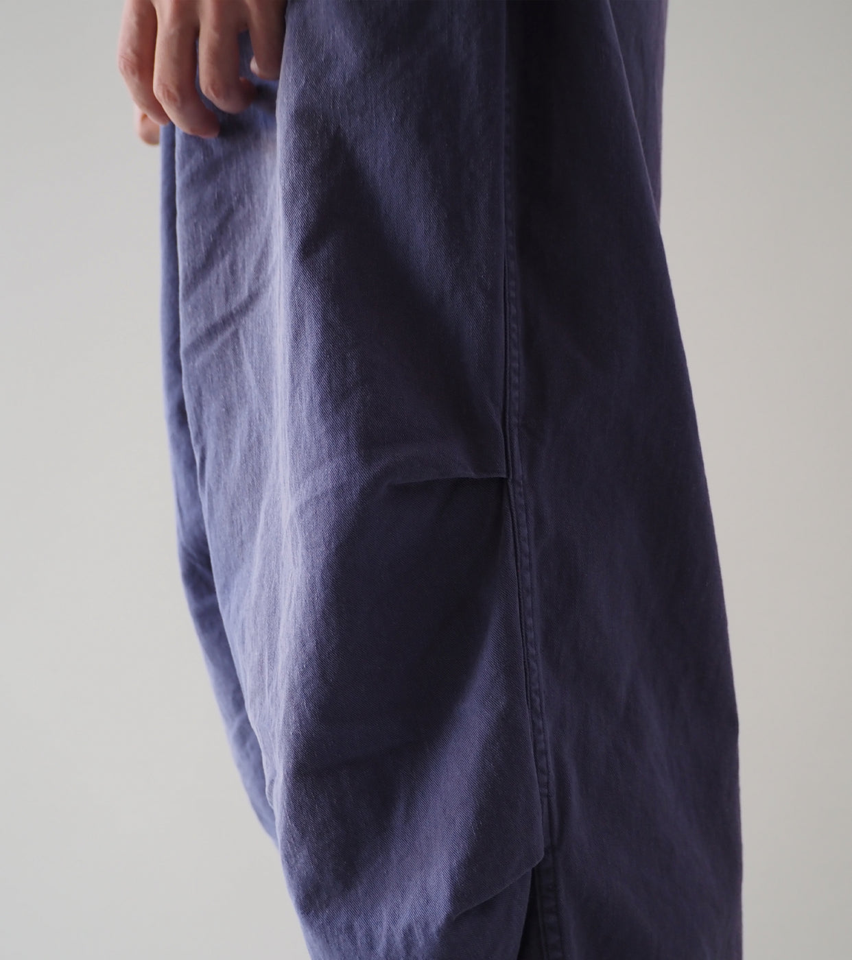 COMOLI Cotton Drill Knee Tuck Pants, Fade Blue