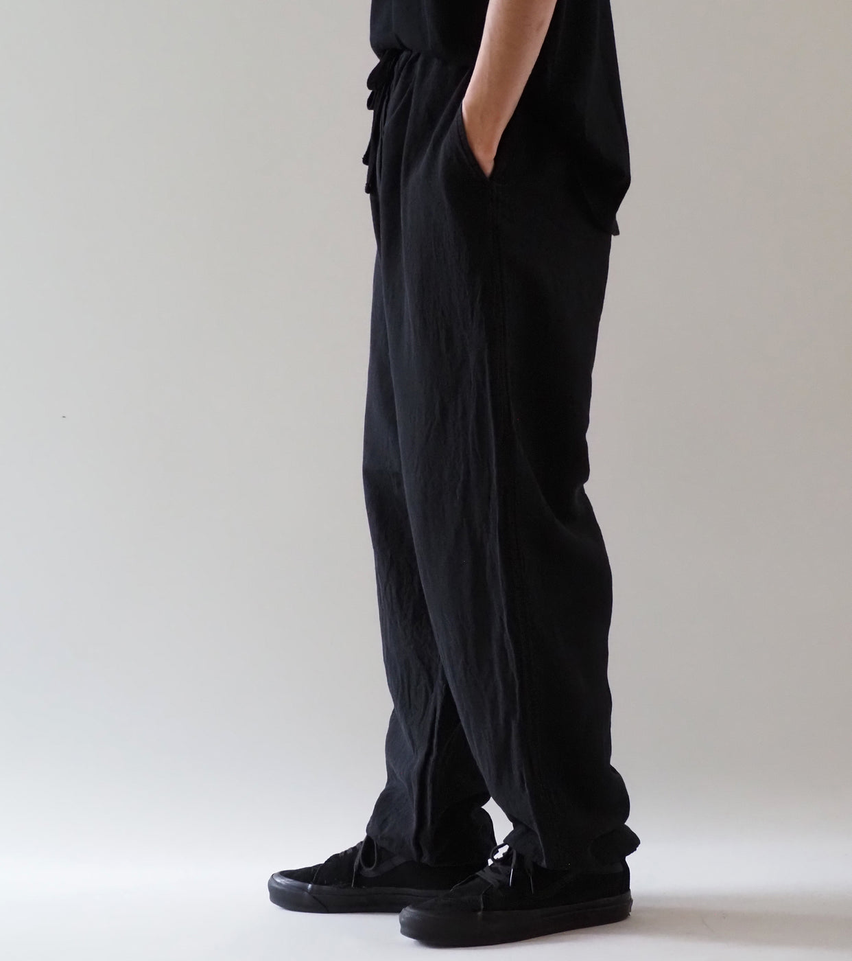 COMOLI シルク コットン ドローストリング パンツ , Fade Black