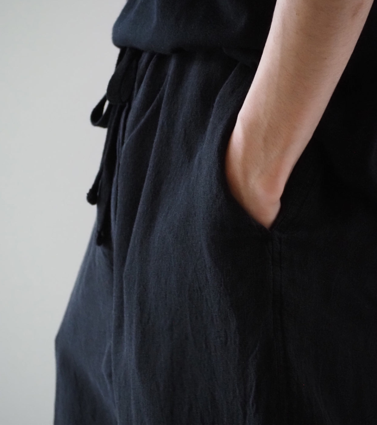 COMOLI シルク コットン ドローストリング パンツ , Fade Black