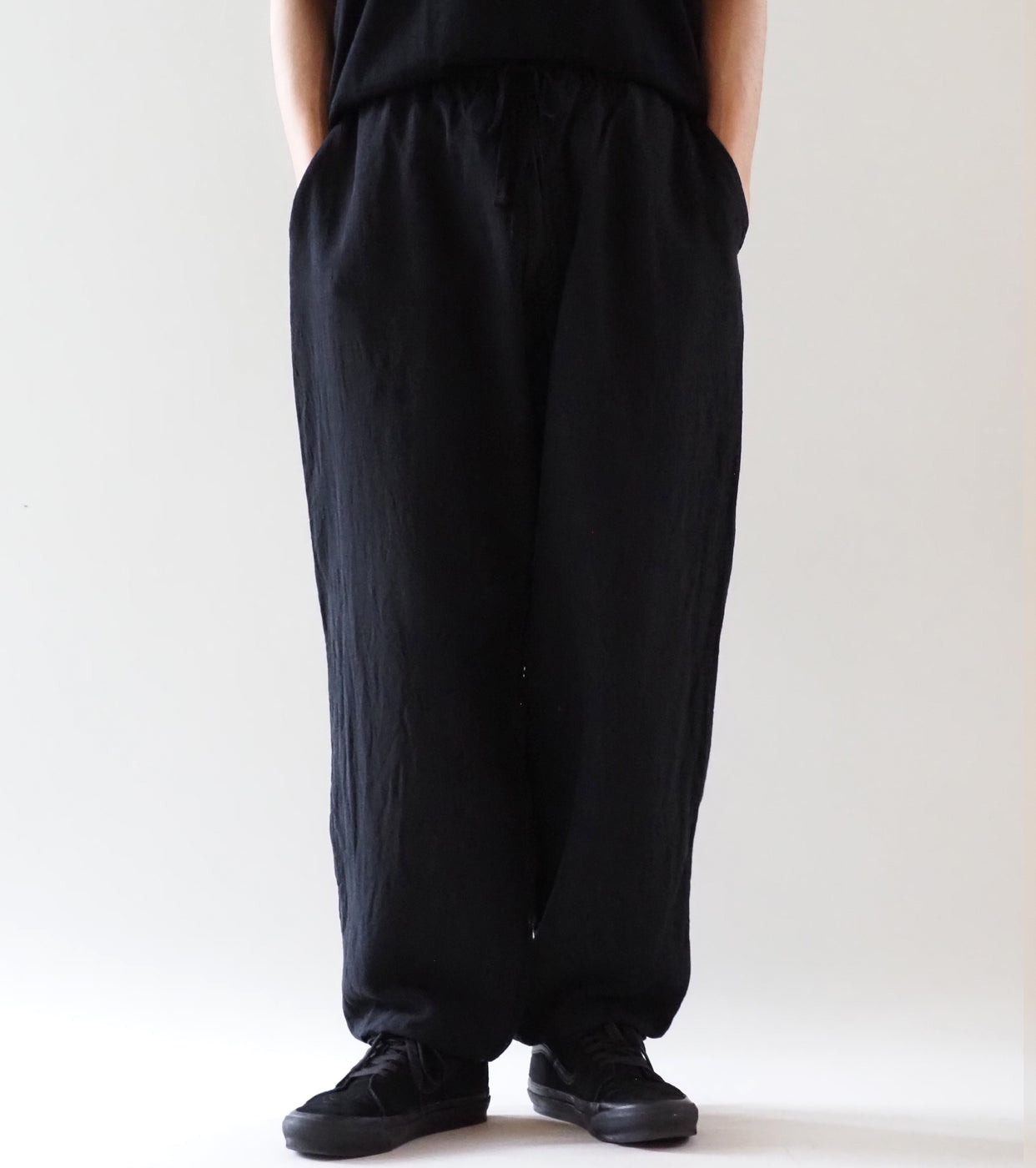 COMOLI シルク コットン ドローストリング パンツ , Fade Black