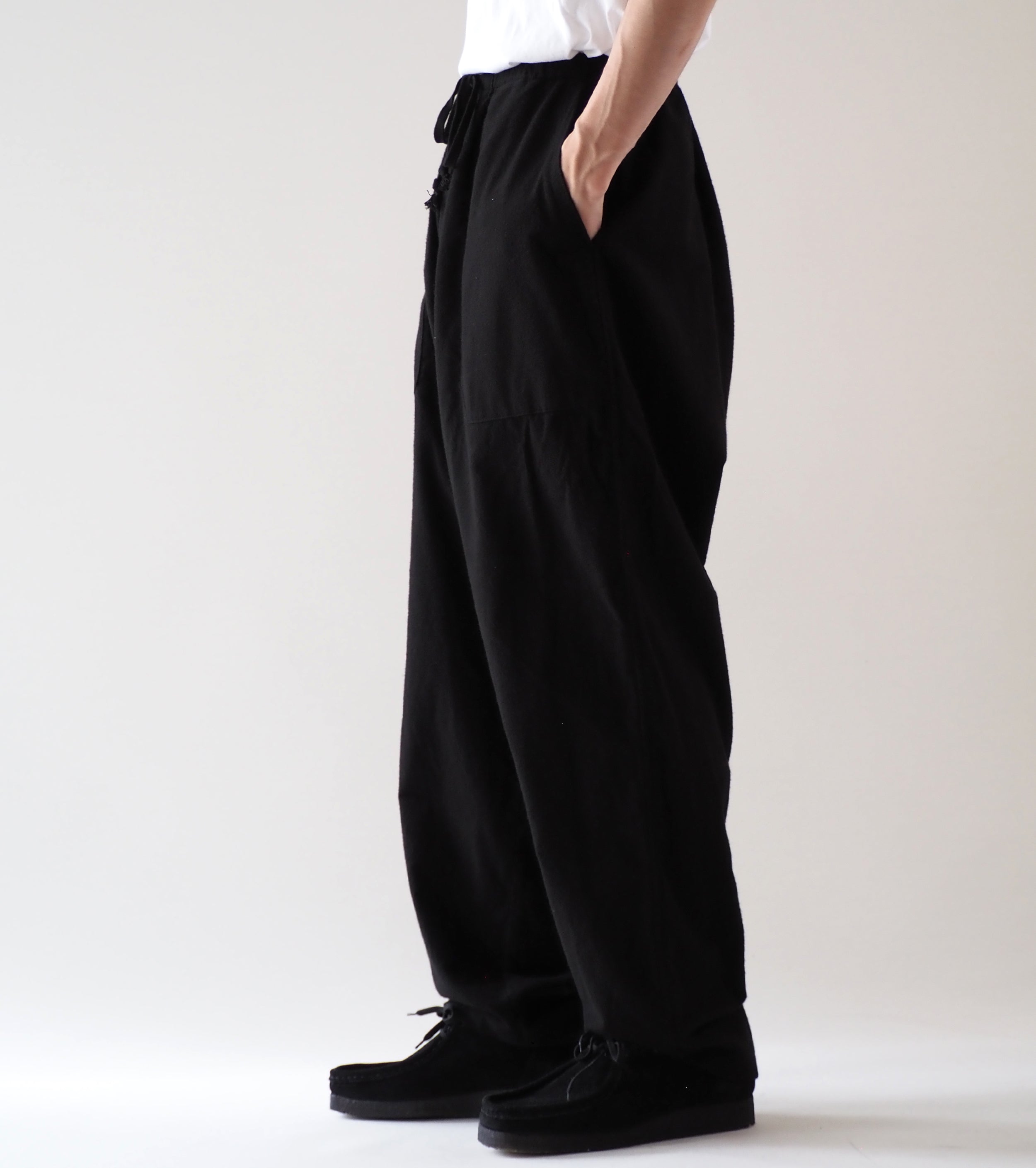 COMOLI コットンネル  テーパード パンツ, Black