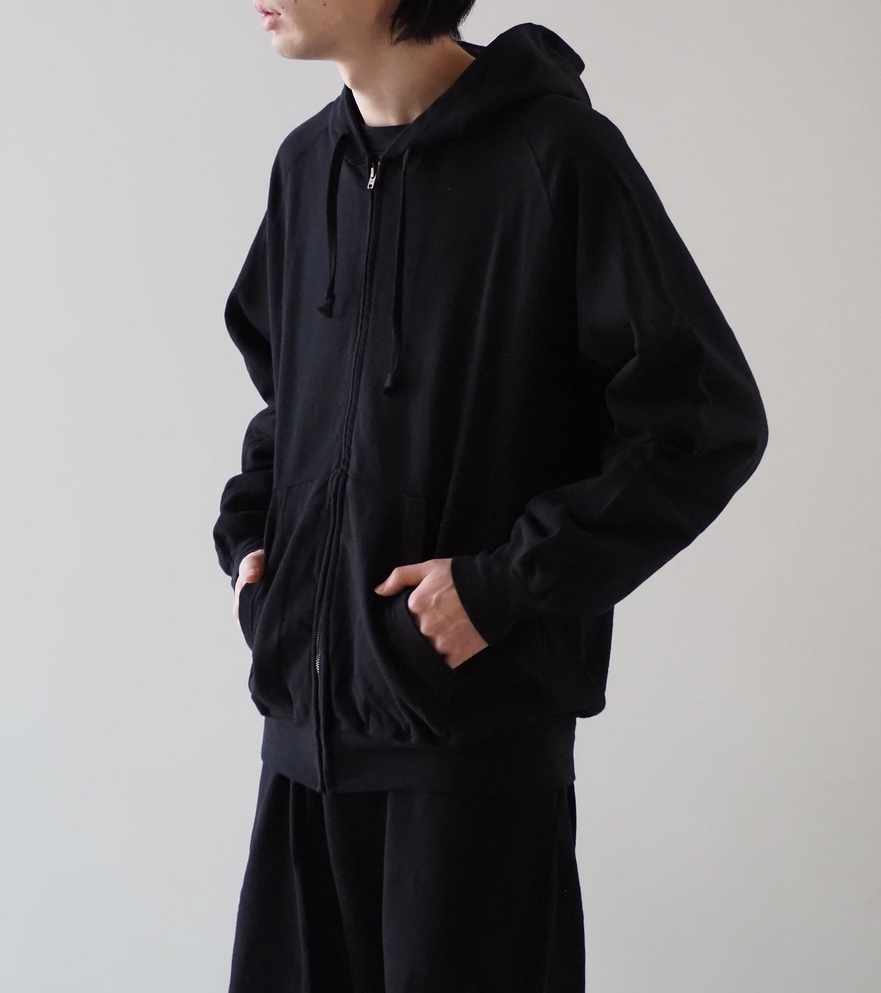 COMOLI LW Cotton Loopback Zip Hoodie, Black