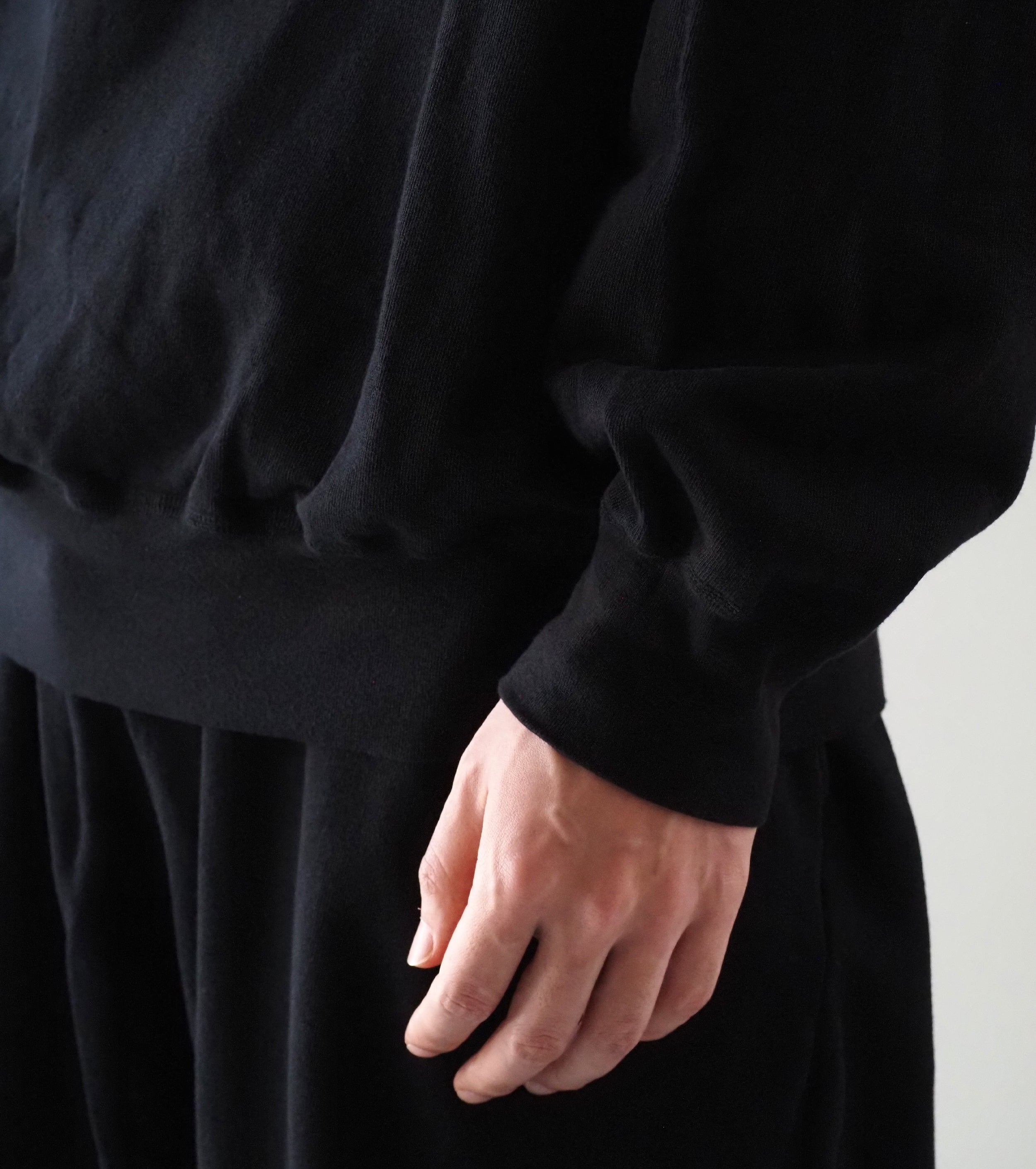 COMOLI LW Cotton Loopback Crew Neck, Black