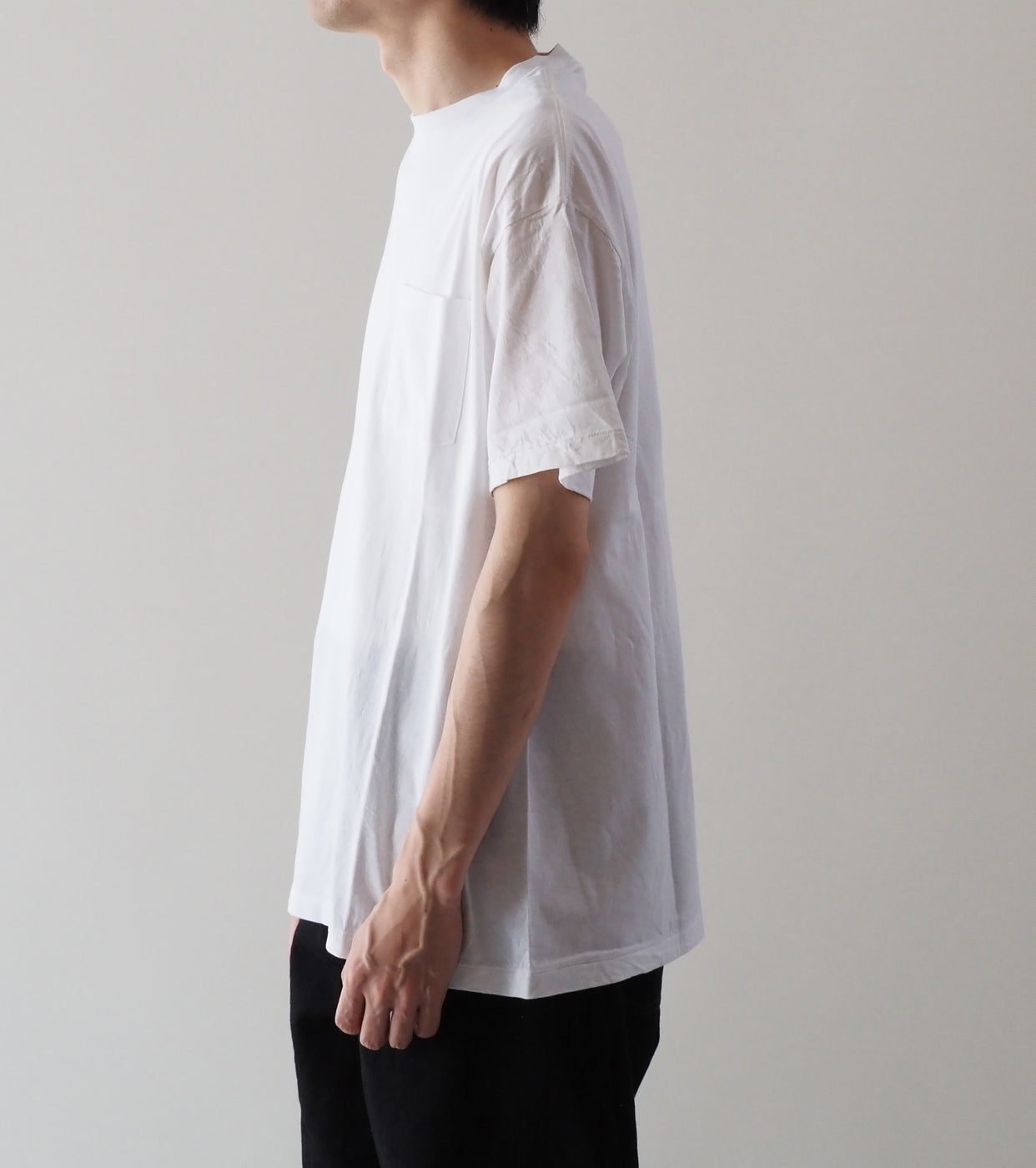 COMOLI サープラス ティーシャツ , White – Navyblue