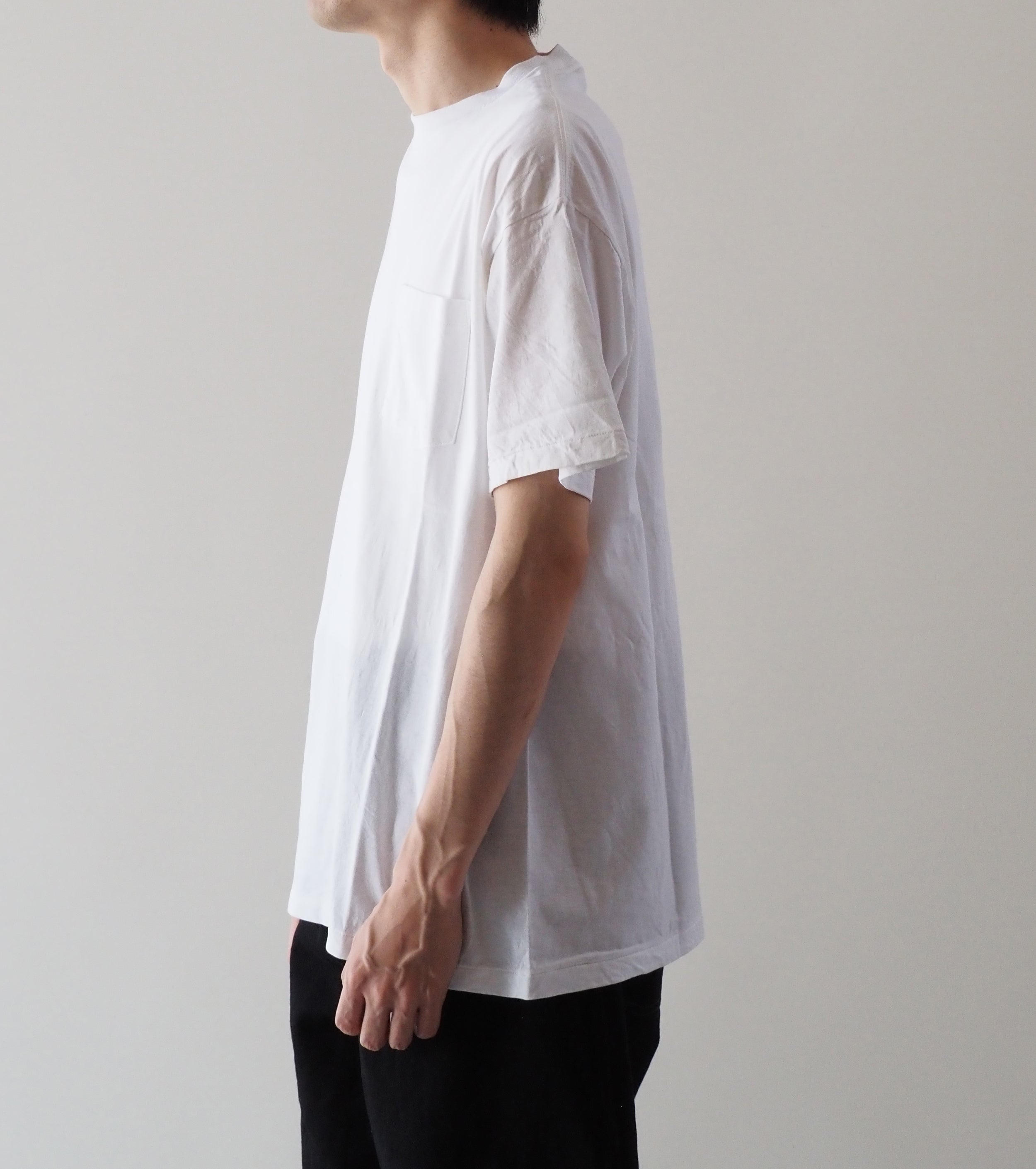 COMOLI サープラス ティーシャツ , White – Navyblue