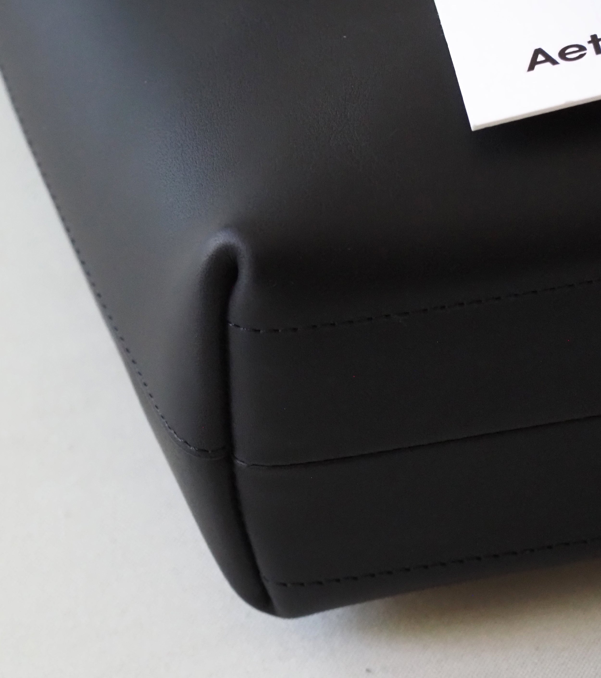 Aeta  LONG HANDLE ZIPPER TOTE : S , Black