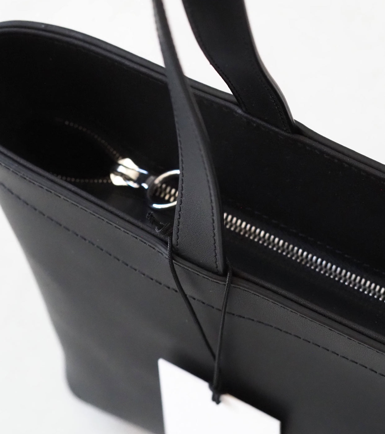 Aeta  LONG HANDLE ZIPPER TOTE : S , Black